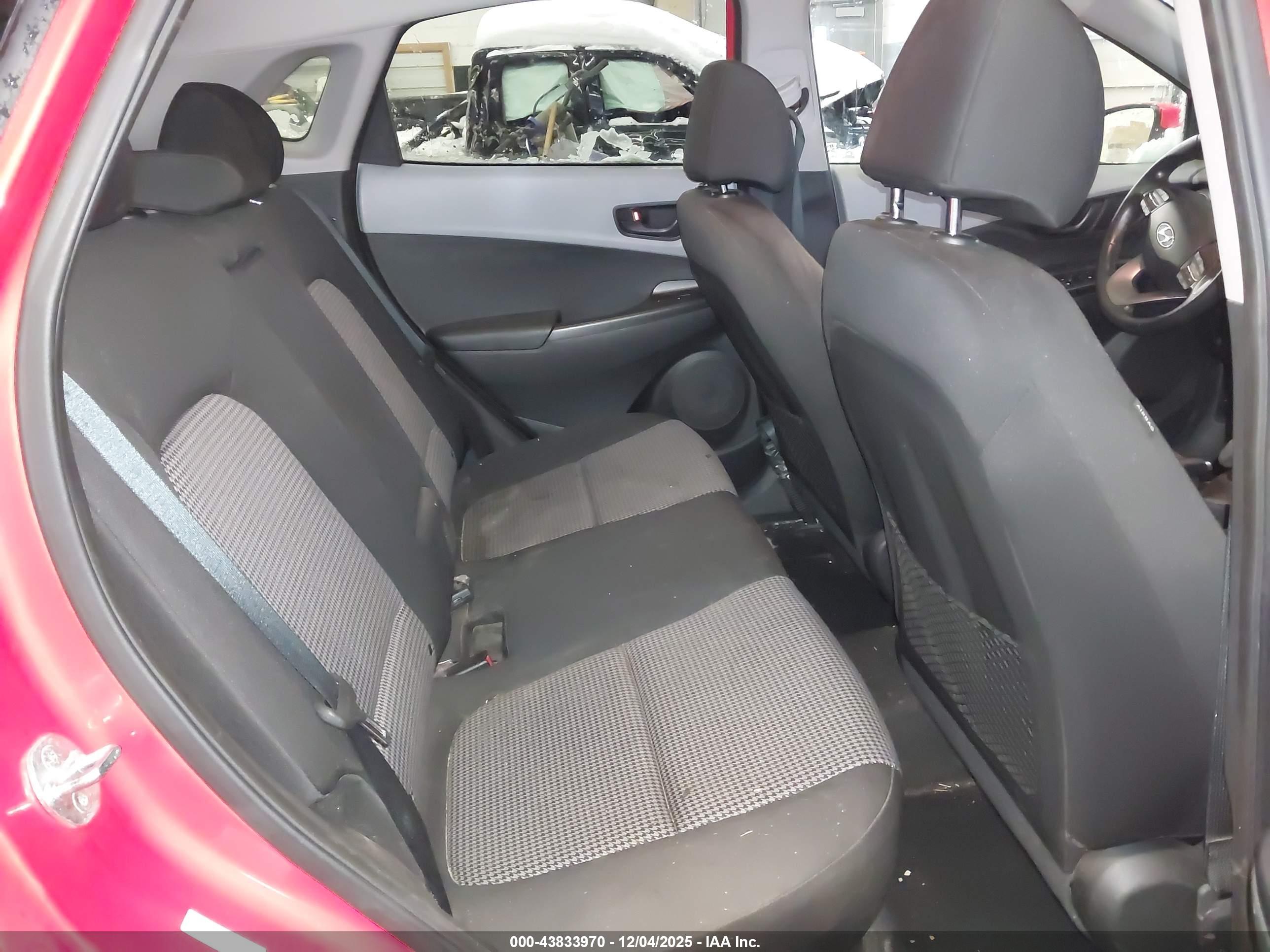 HYUNDAI KONA image 8