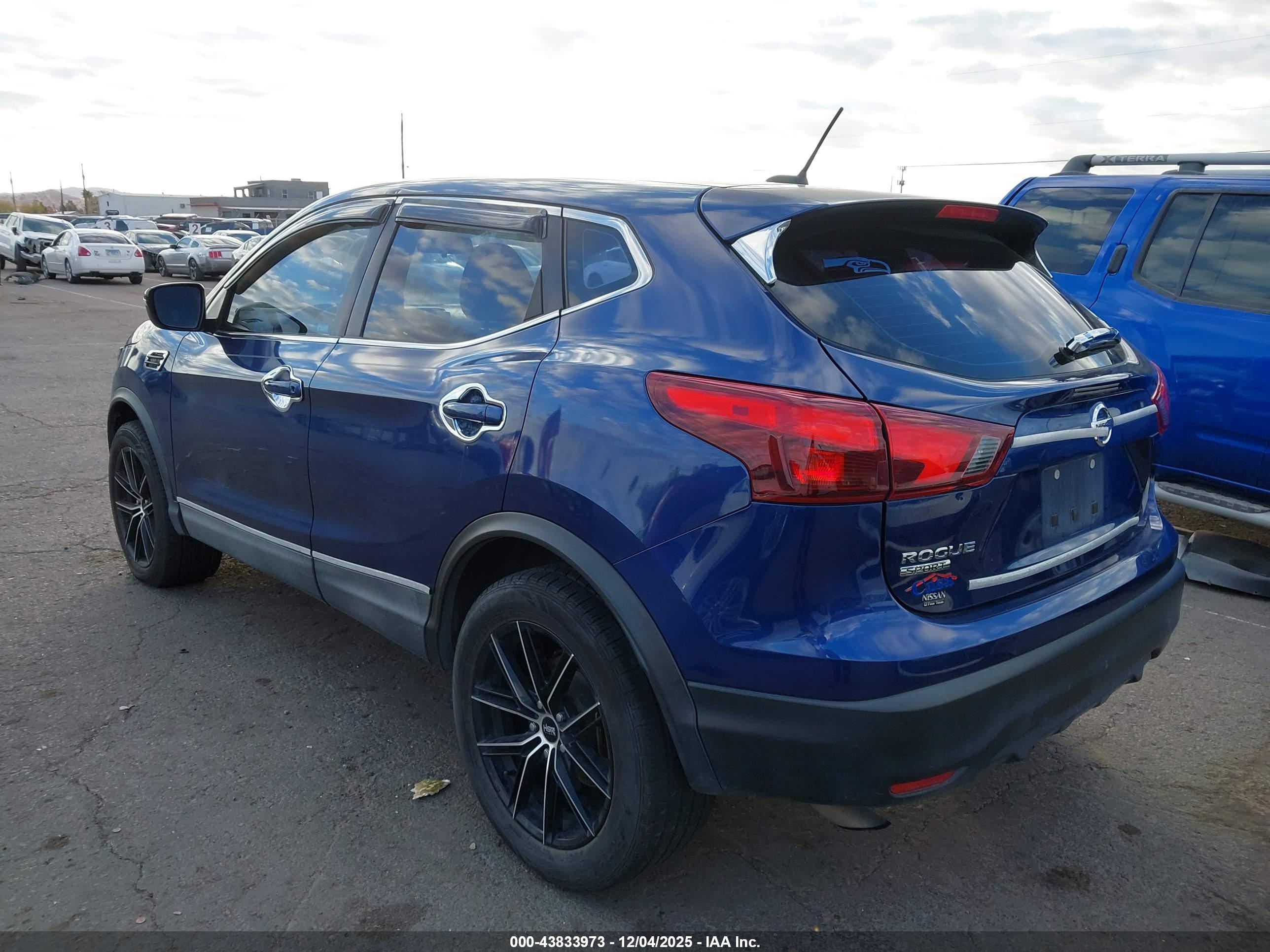NISSAN ROGUE image 3