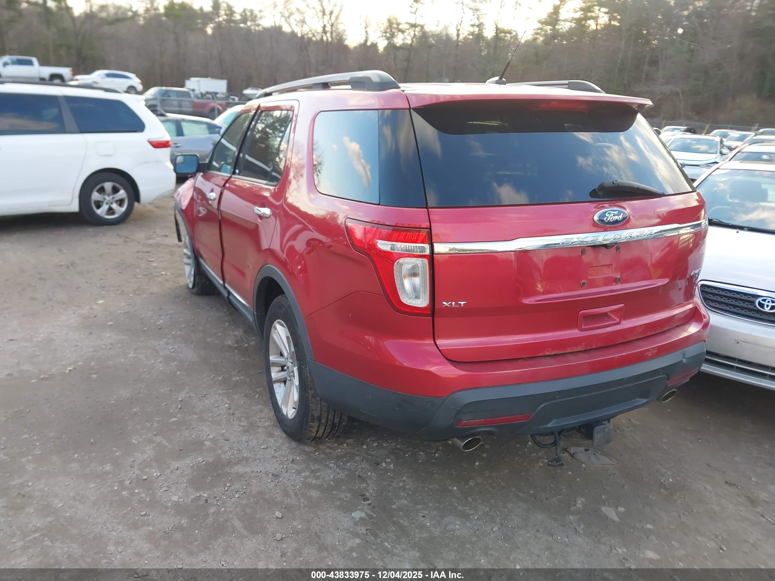 FORD EXPLORER image 3