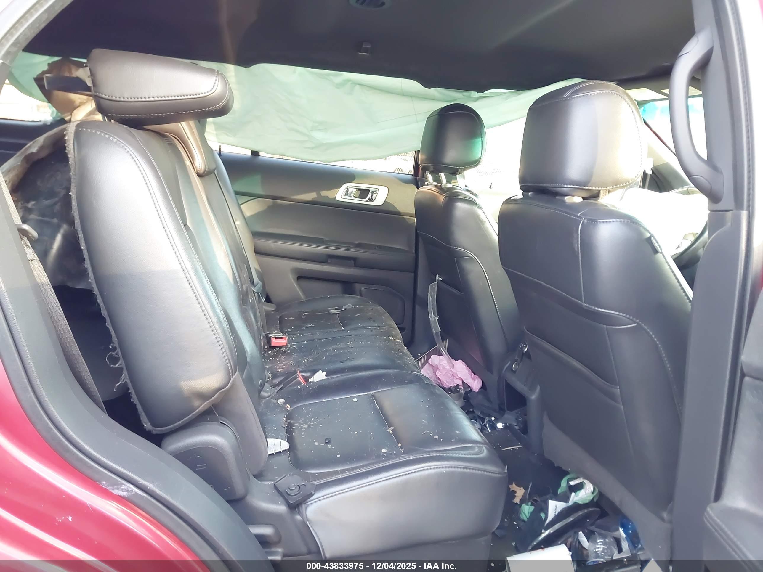 FORD EXPLORER image 8
