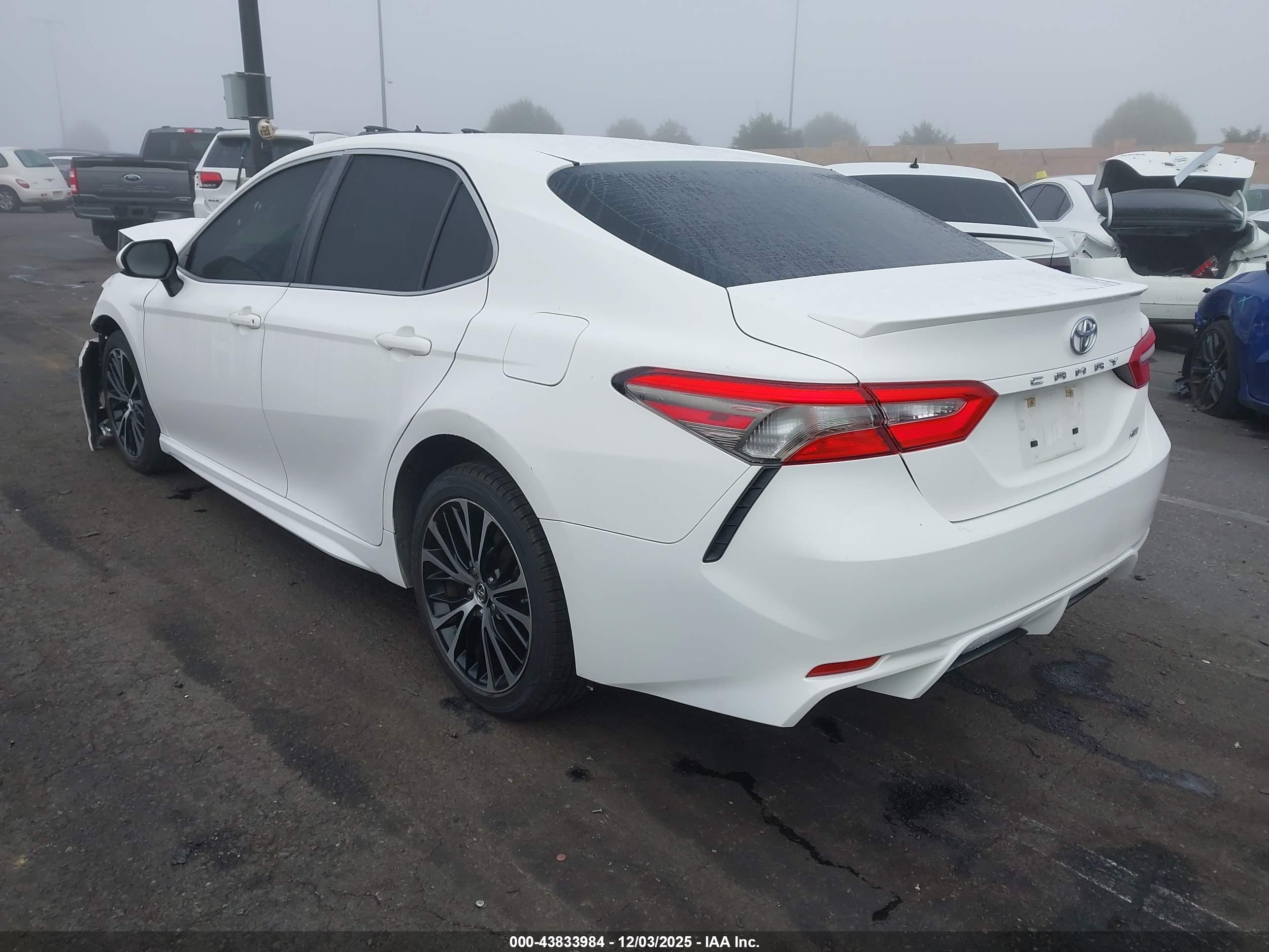TOYOTA CAMRY image 3