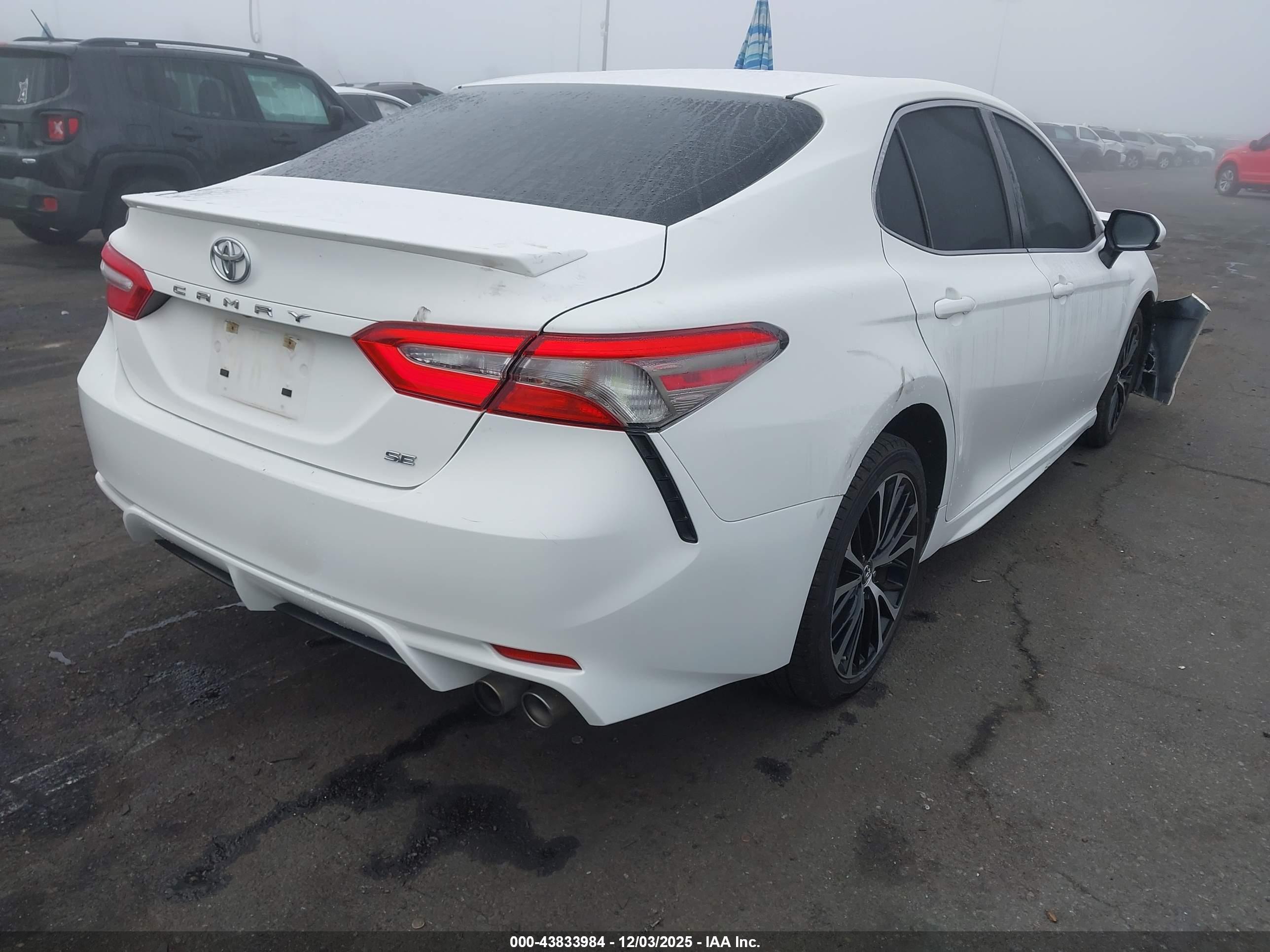 TOYOTA CAMRY image 4