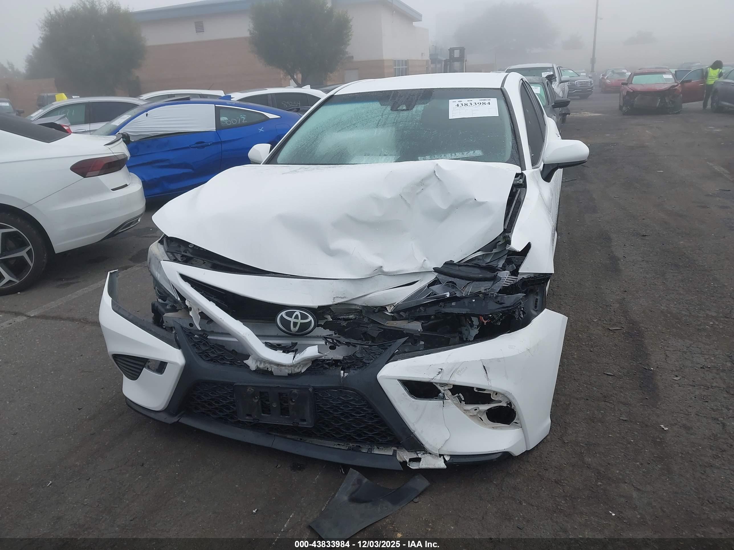 TOYOTA CAMRY image 6