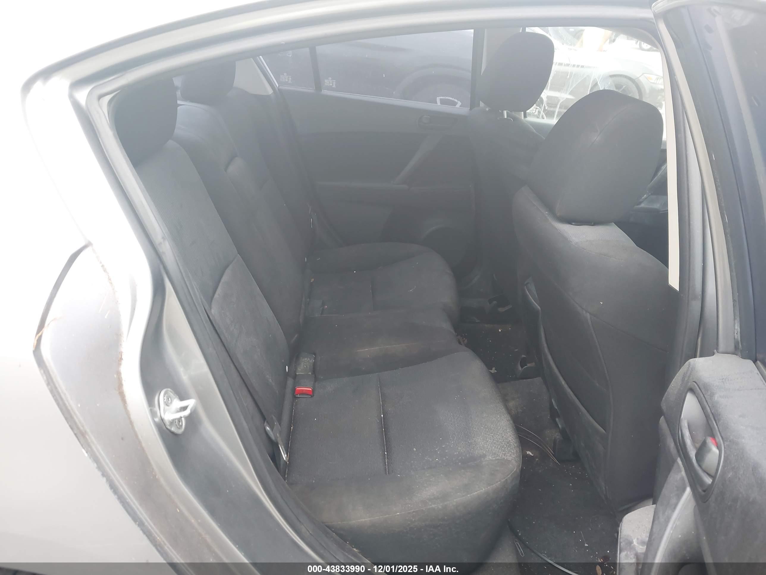 MAZDA MAZDA3 image 8