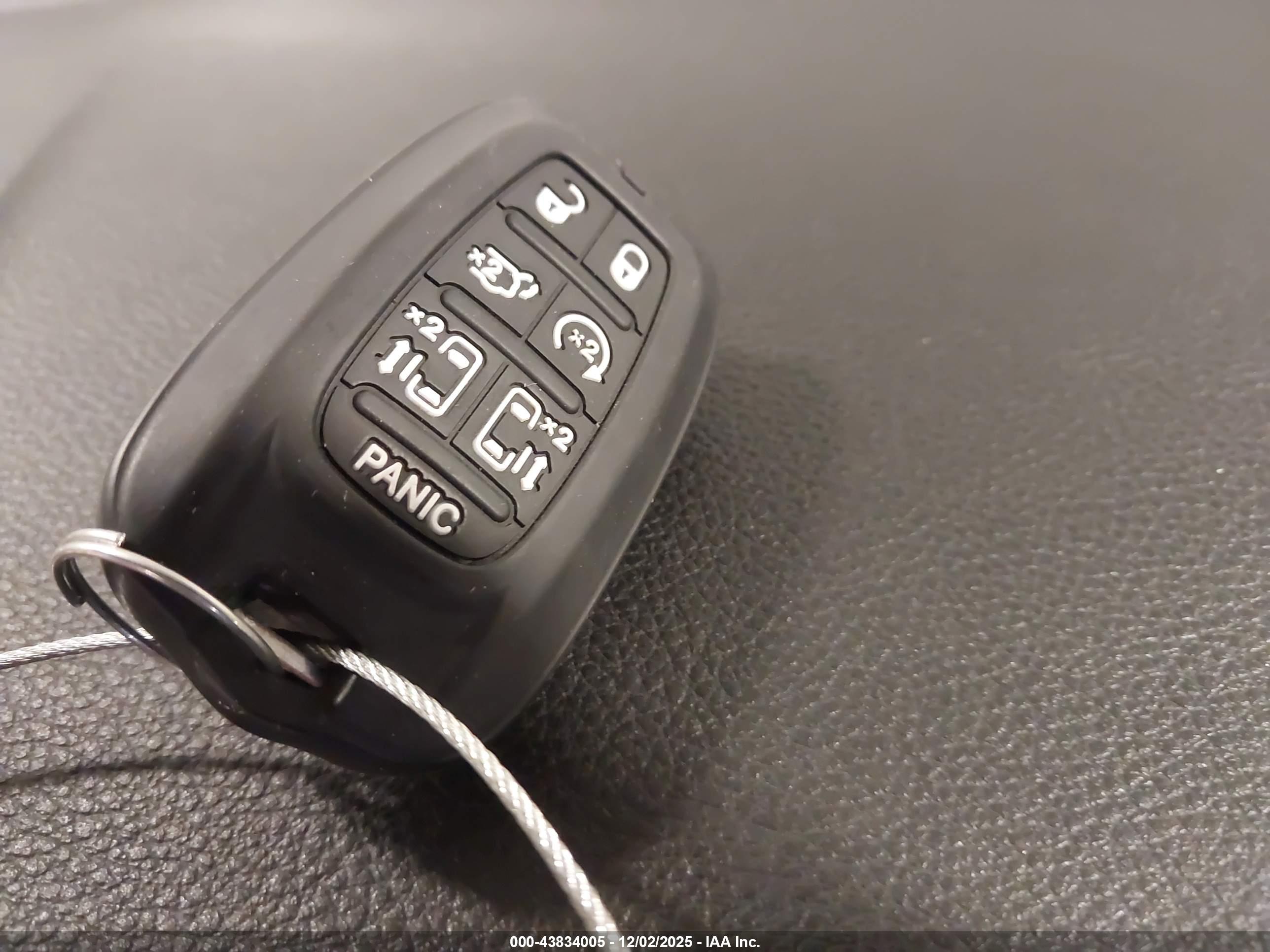 CHRYSLER PACIFICA image 11