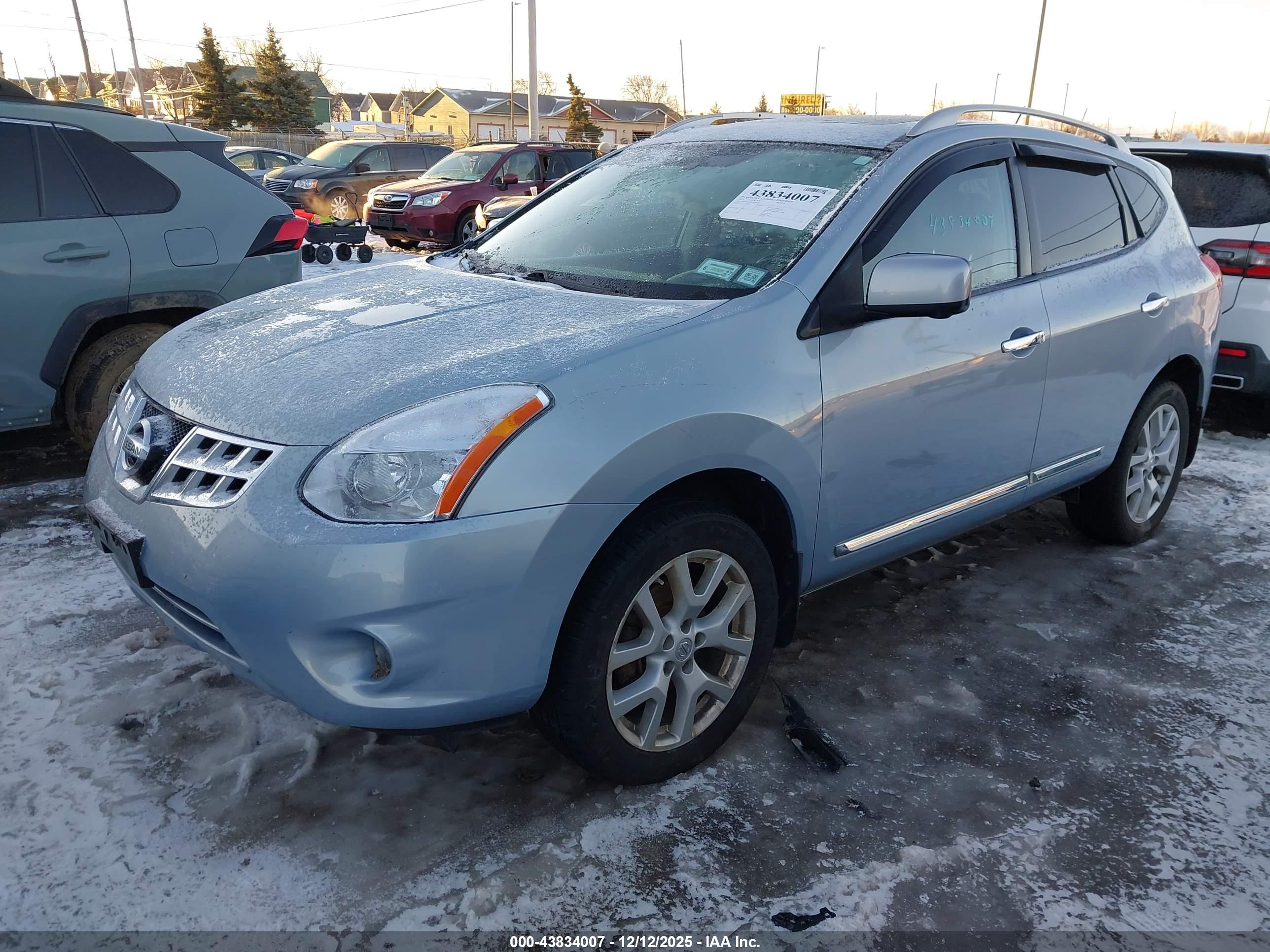 NISSAN ROGUE image 2