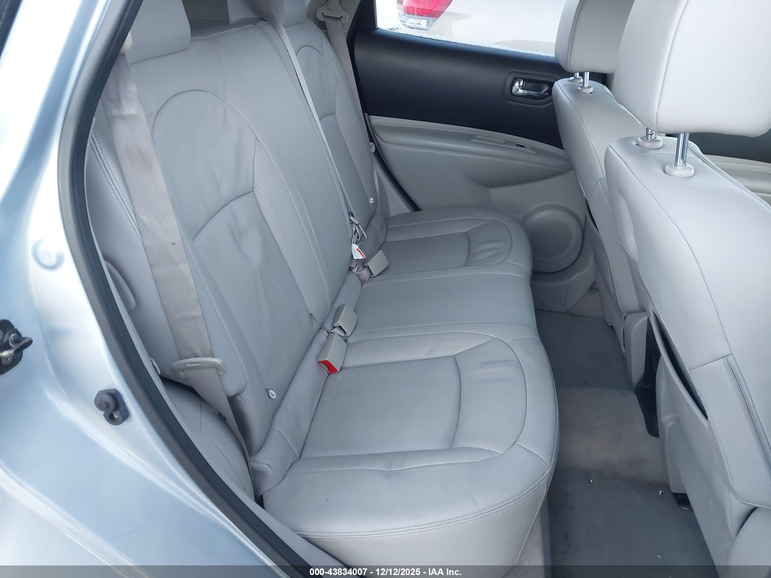 NISSAN ROGUE image 8