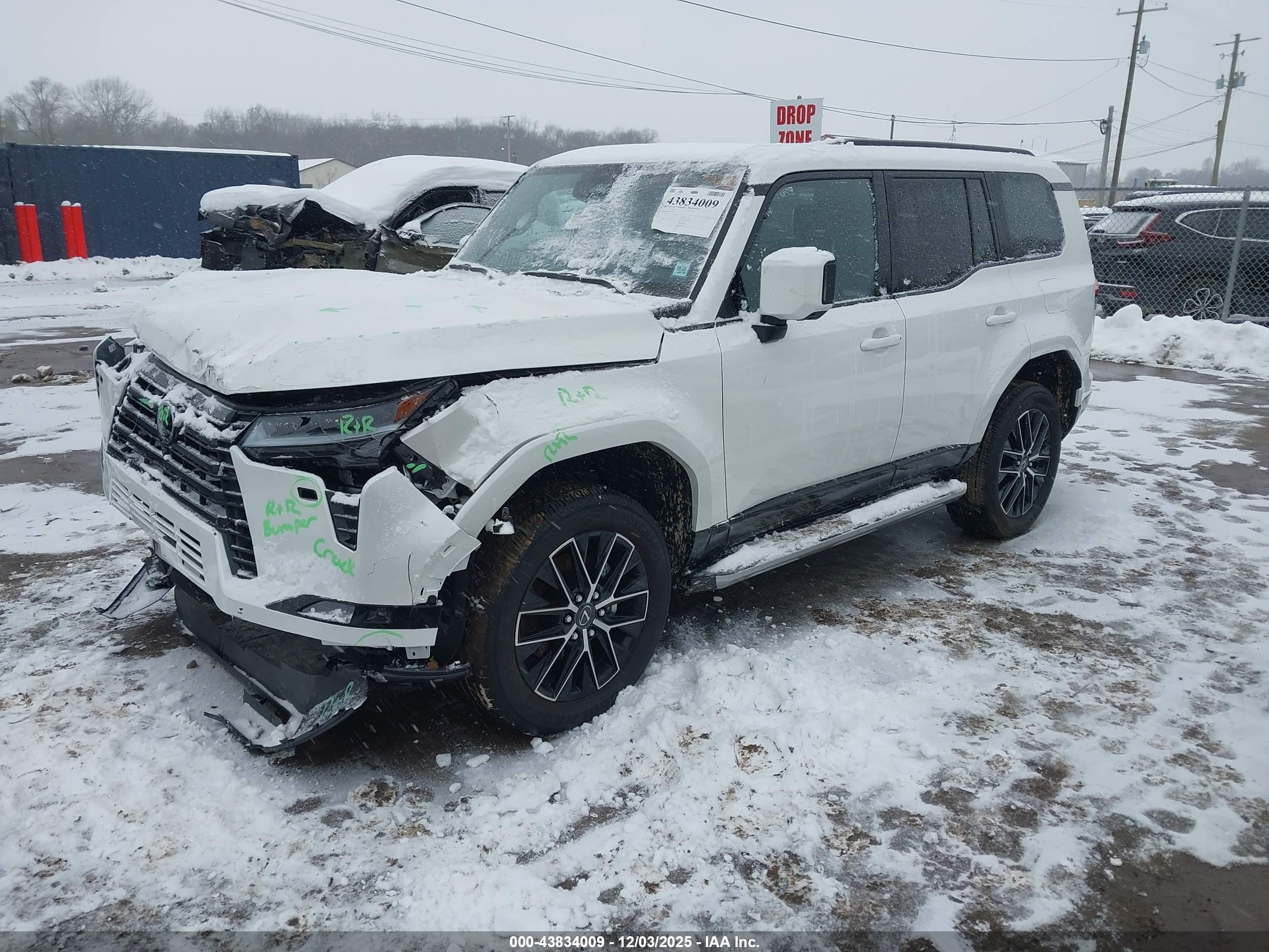 LEXUS GX image 2
