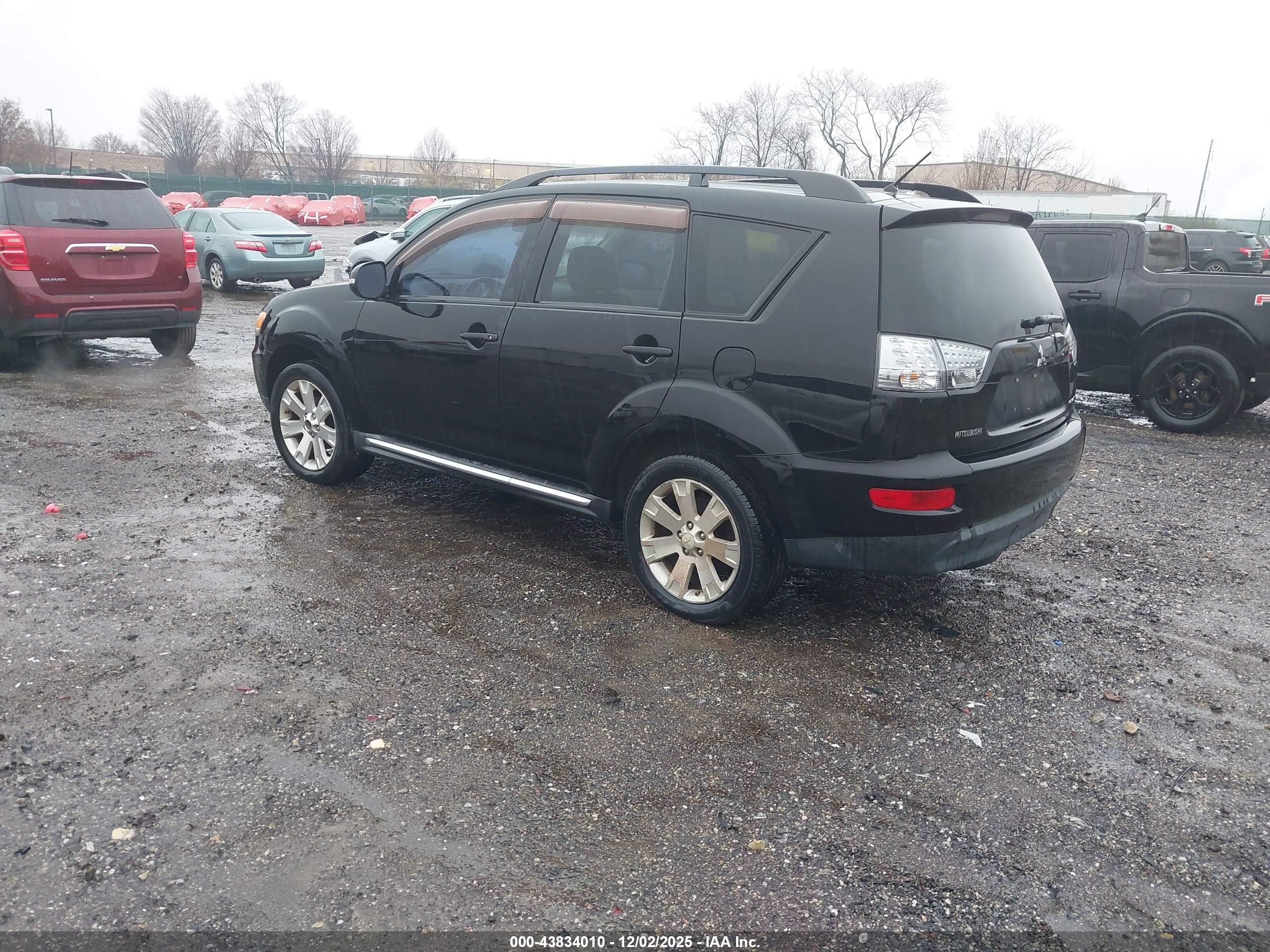MITSUBISHI OUTLANDER image 3