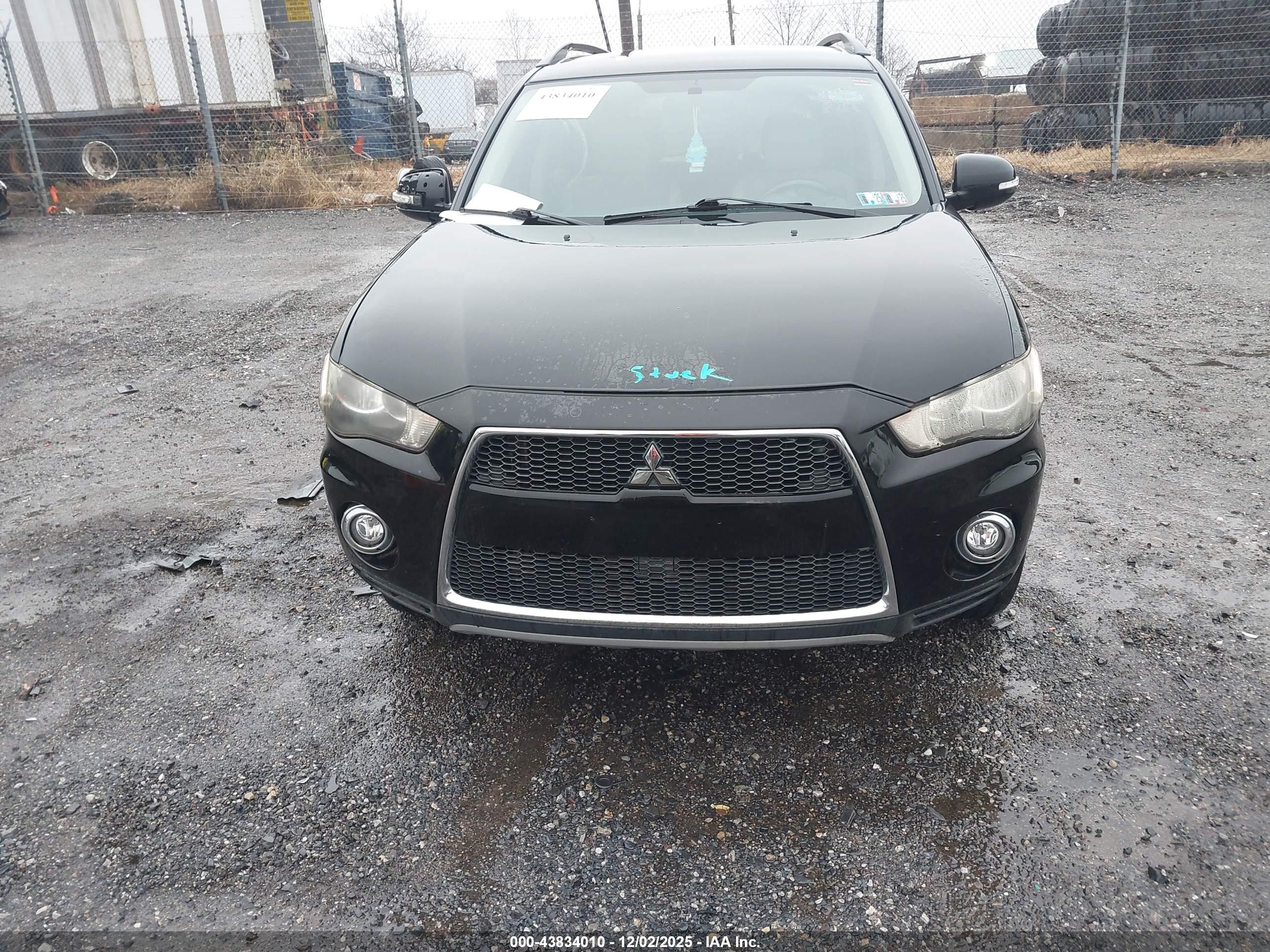 MITSUBISHI OUTLANDER image 6