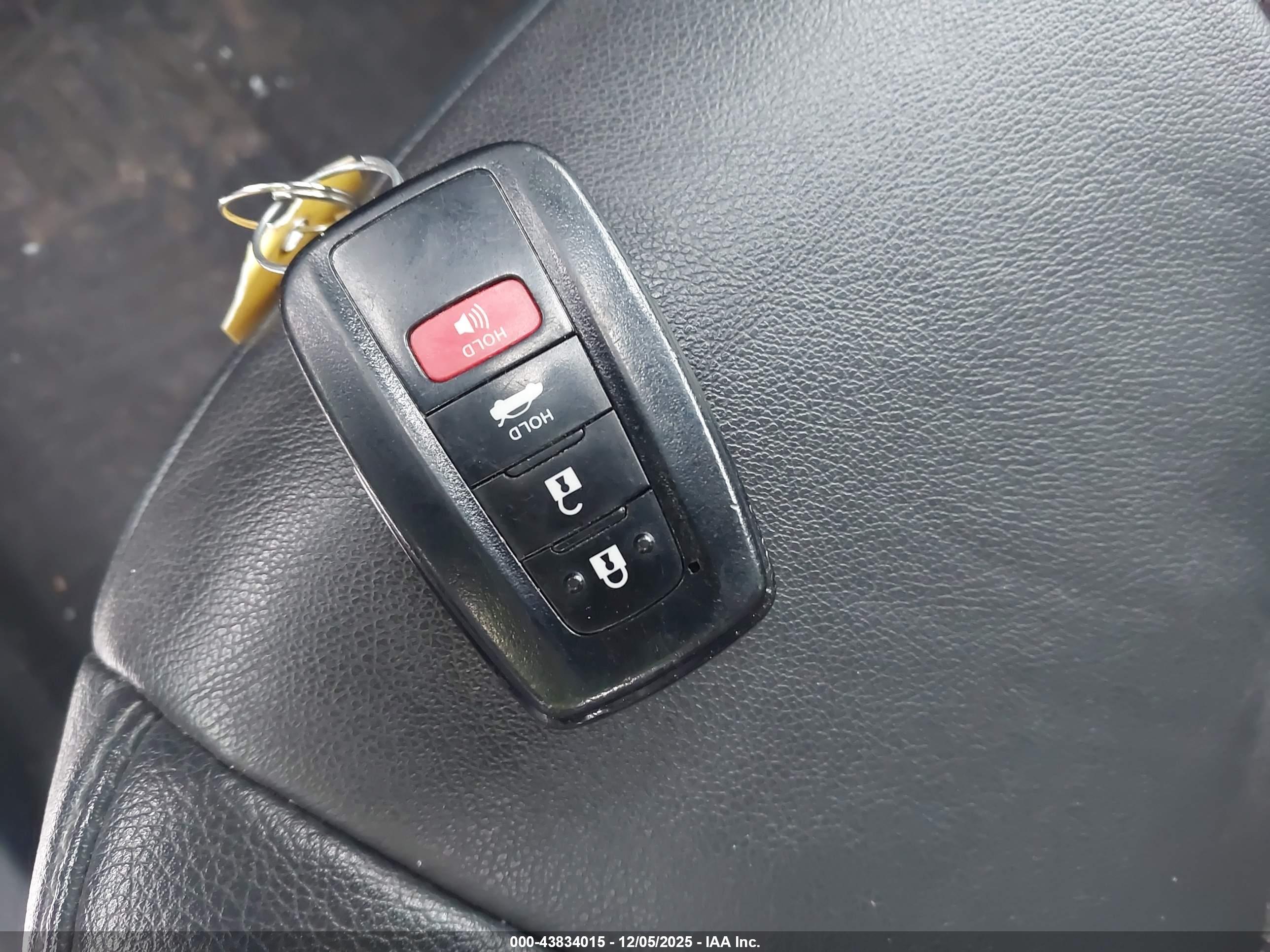 TOYOTA CAMRY image 11