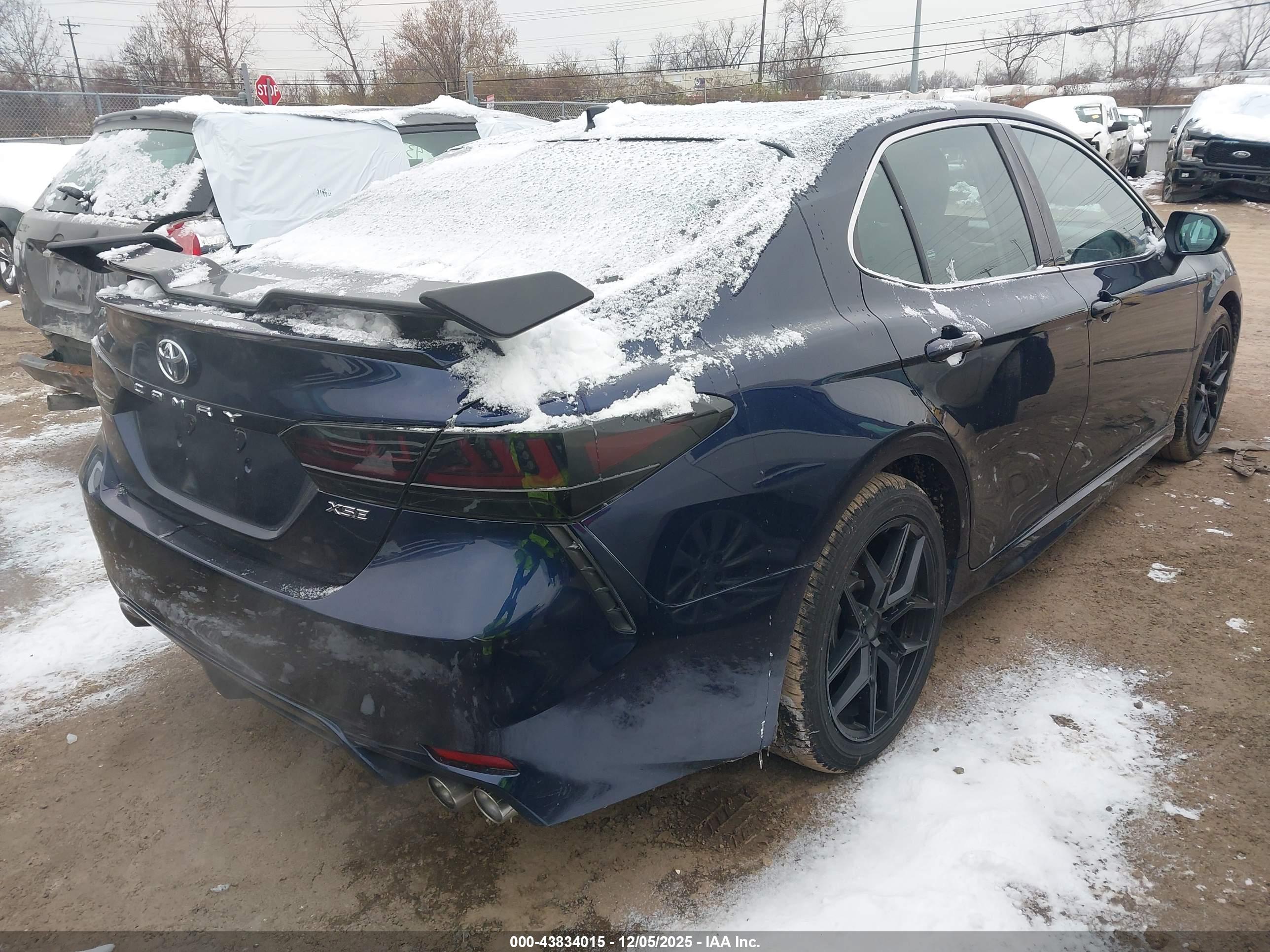 TOYOTA CAMRY image 4