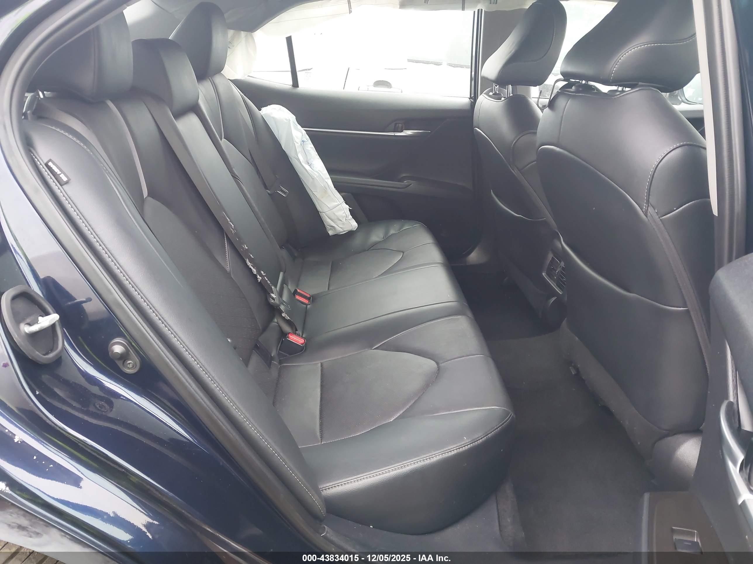 TOYOTA CAMRY image 8