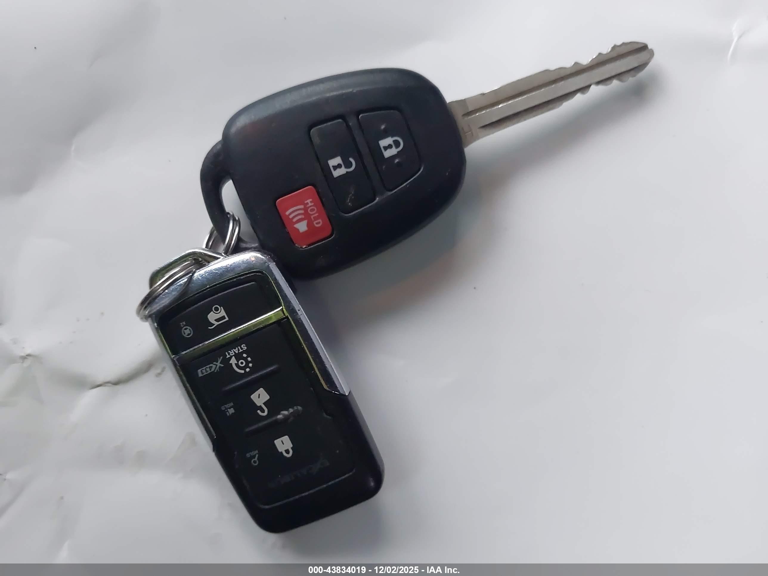 TOYOTA RAV4 image 11