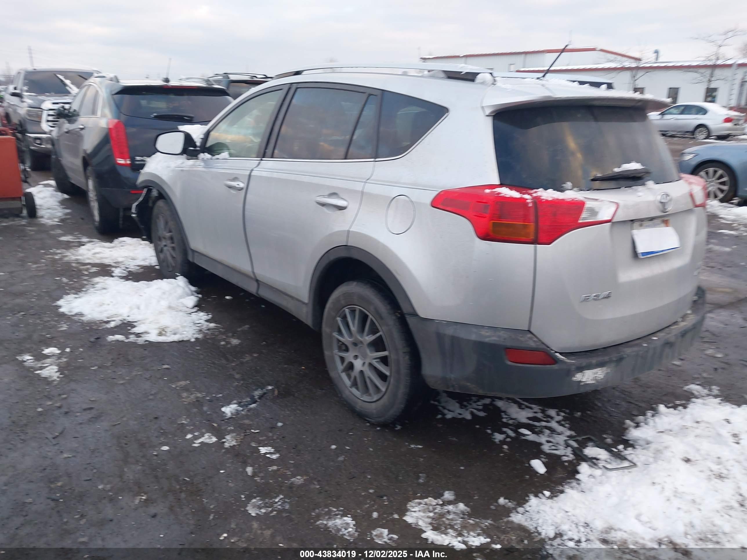 TOYOTA RAV4 image 3