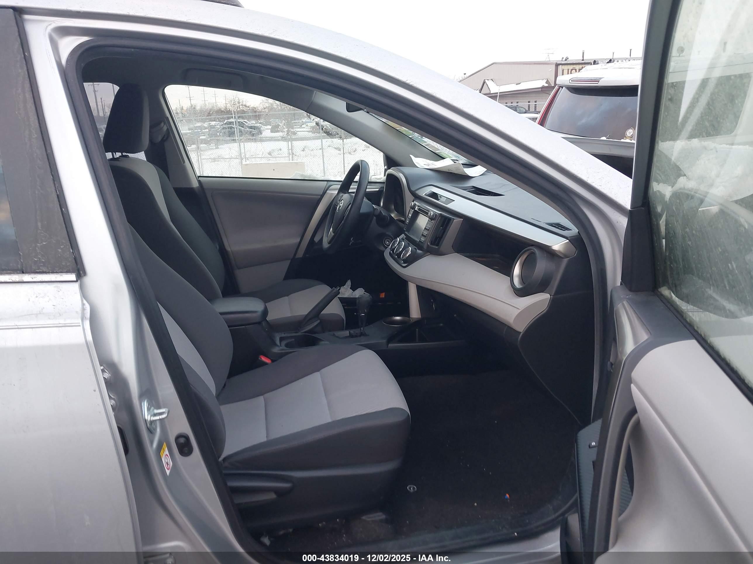 TOYOTA RAV4 image 5