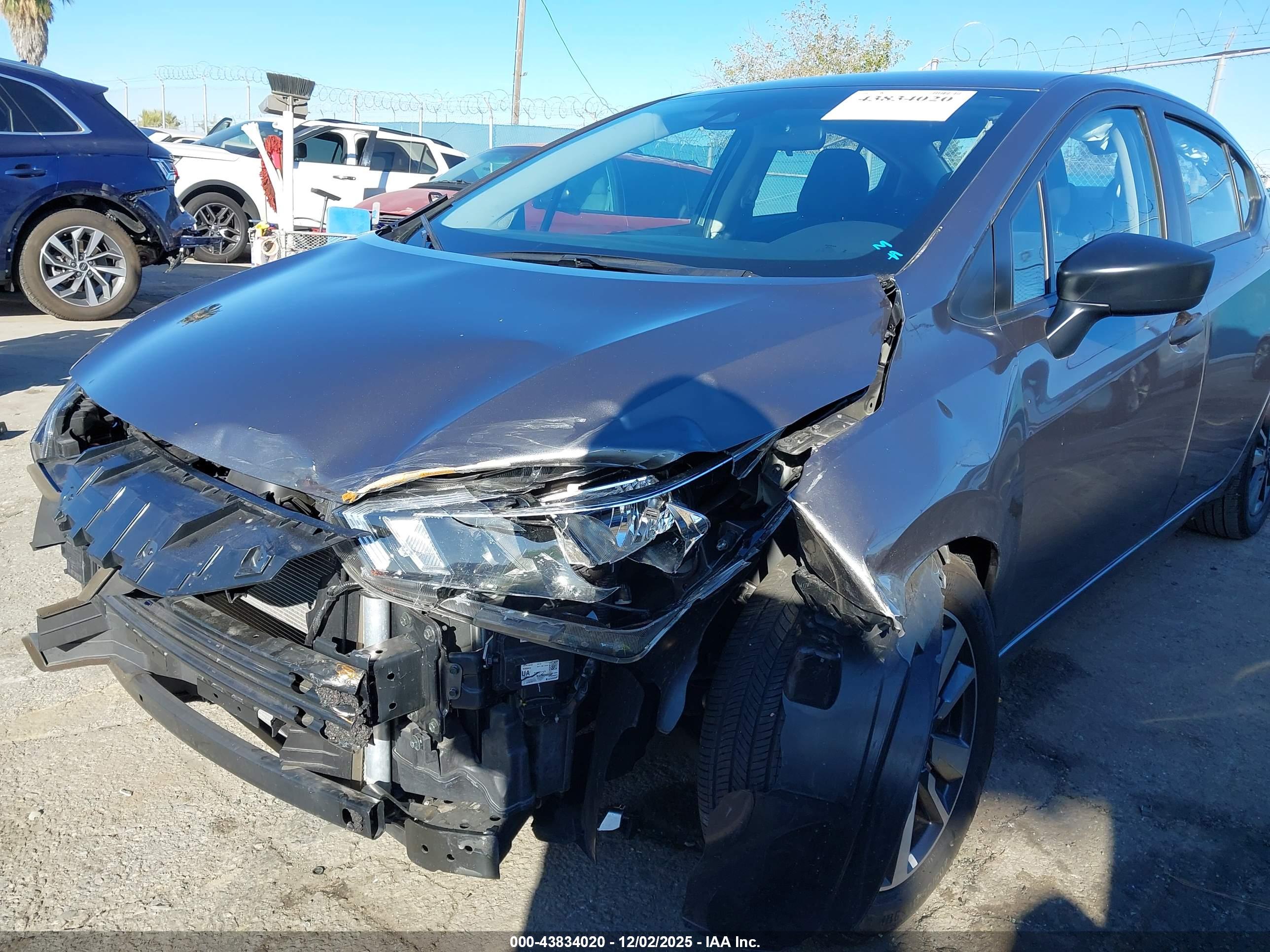NISSAN VERSA image 6