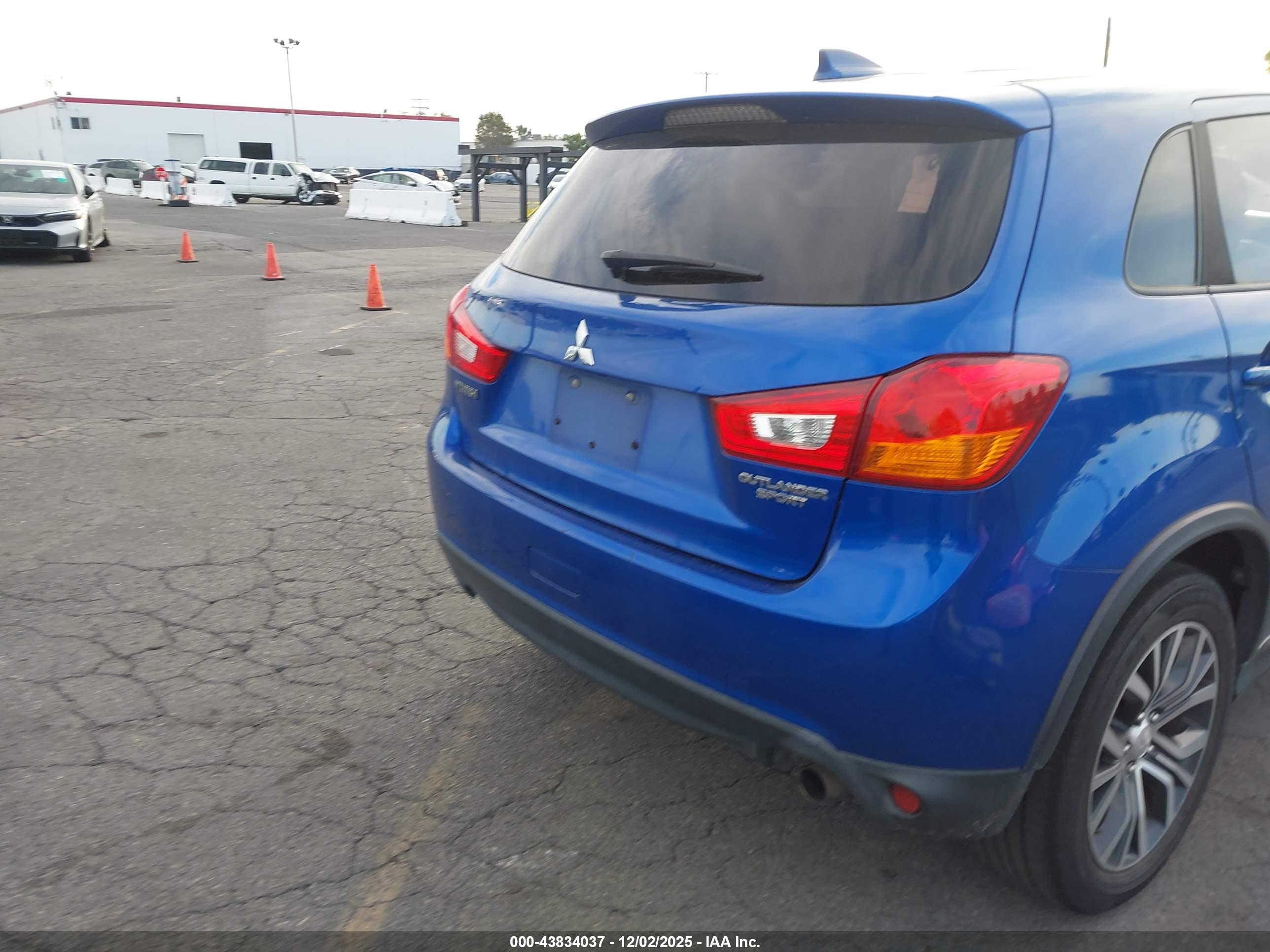 MITSUBISHI OUTLANDER image 4