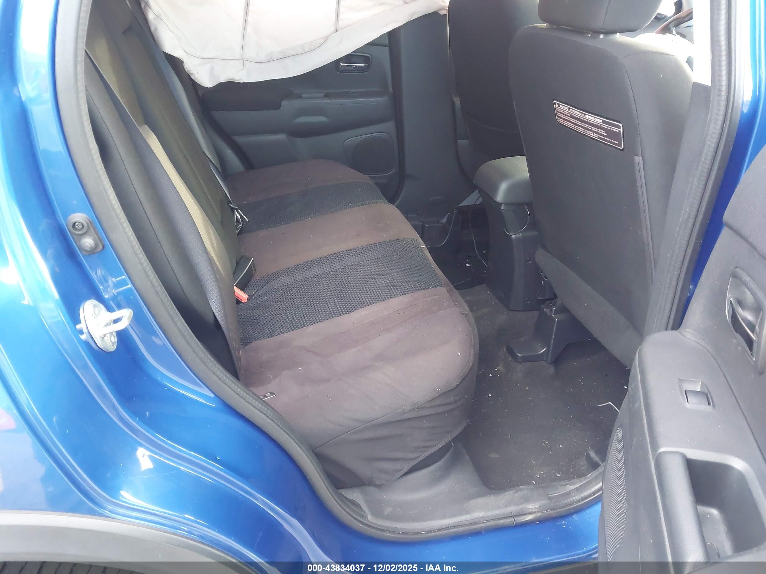 MITSUBISHI OUTLANDER image 8