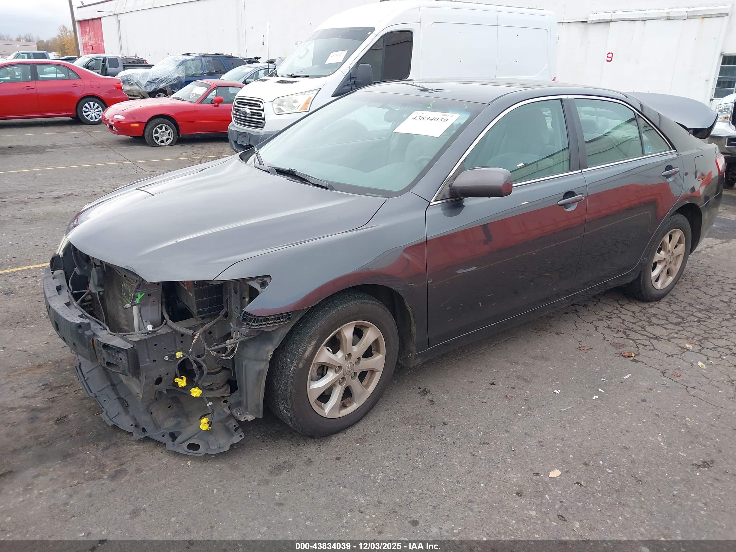 TOYOTA CAMRY image 2