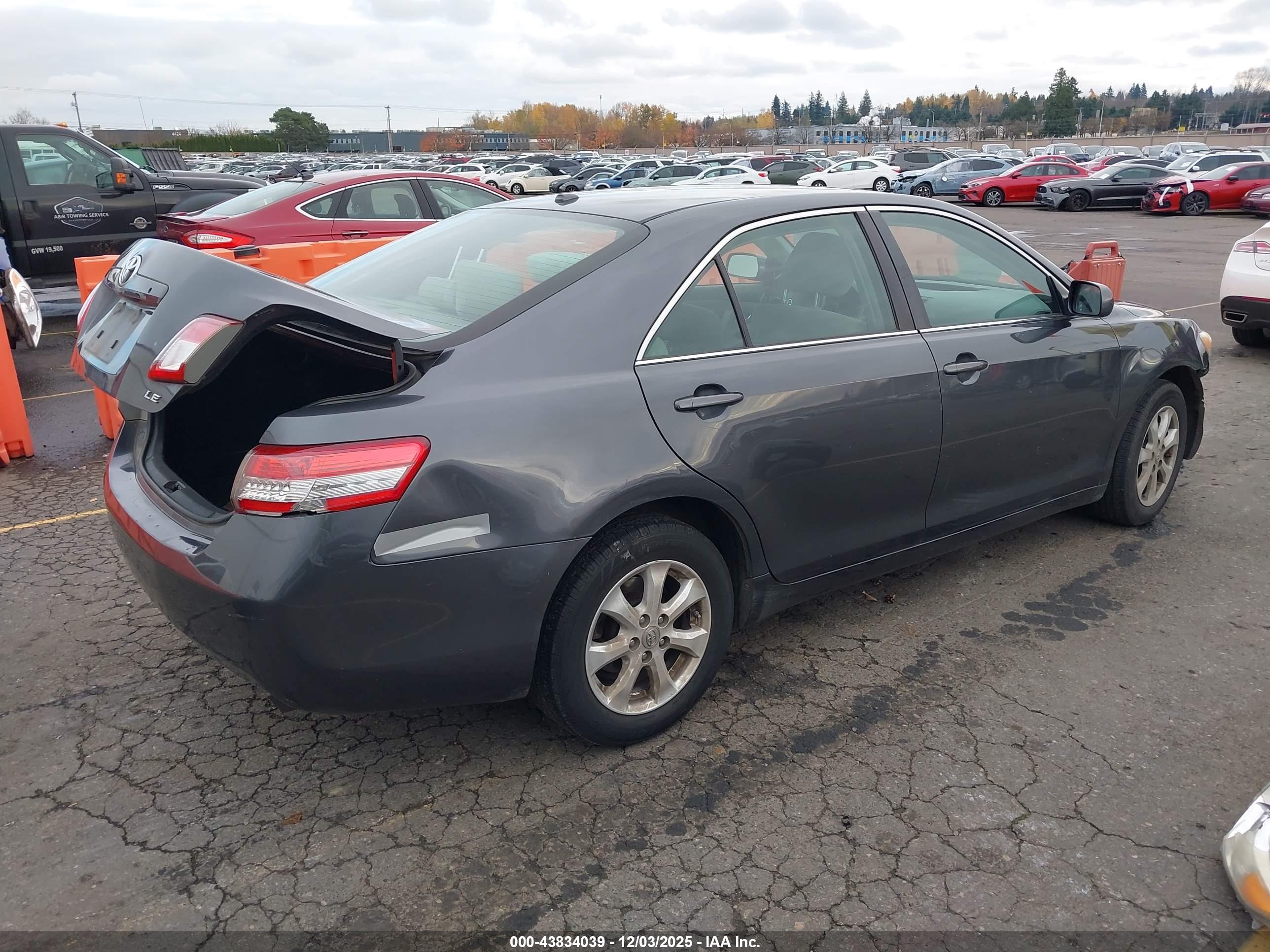 TOYOTA CAMRY image 4
