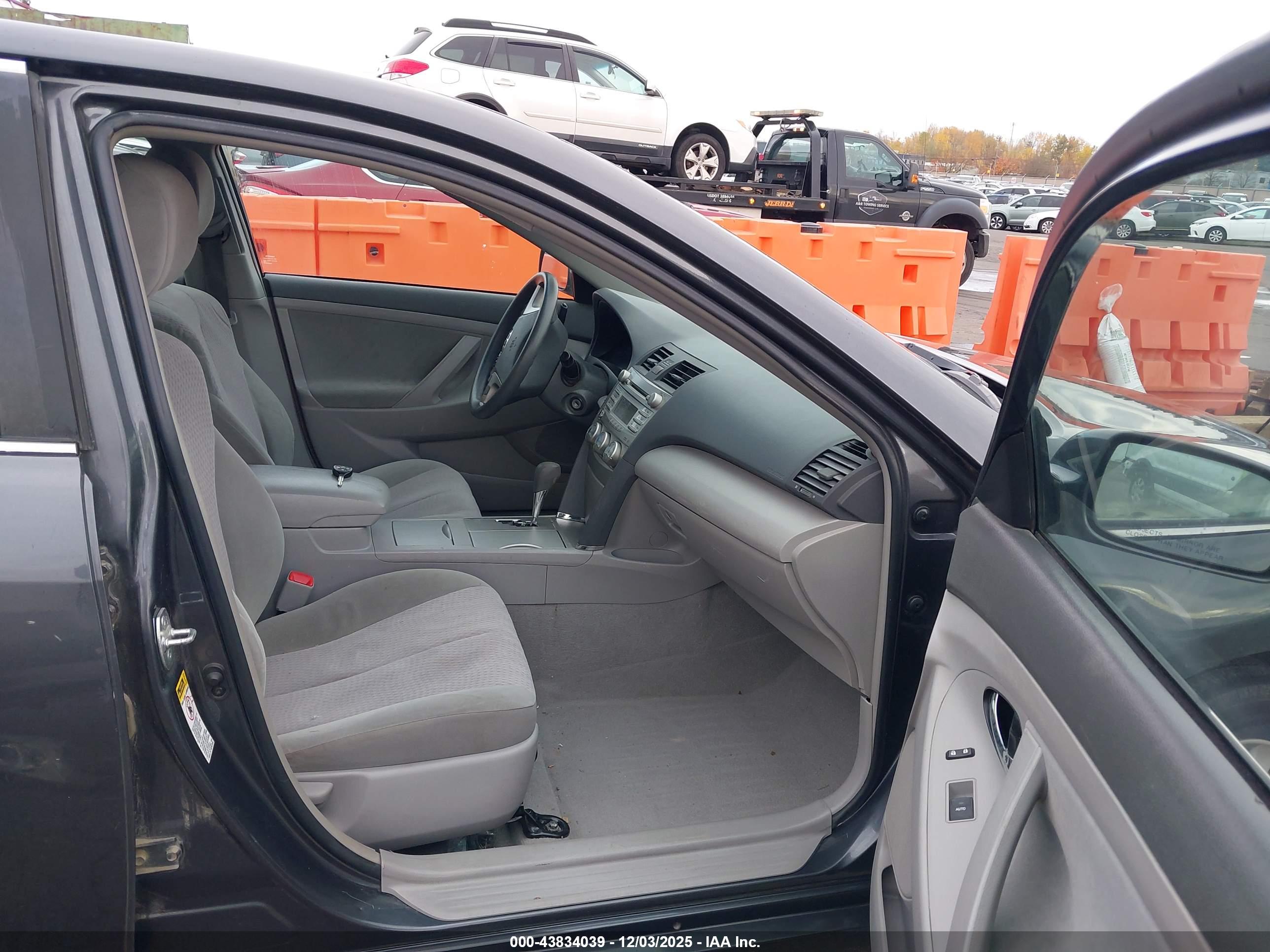 TOYOTA CAMRY image 5