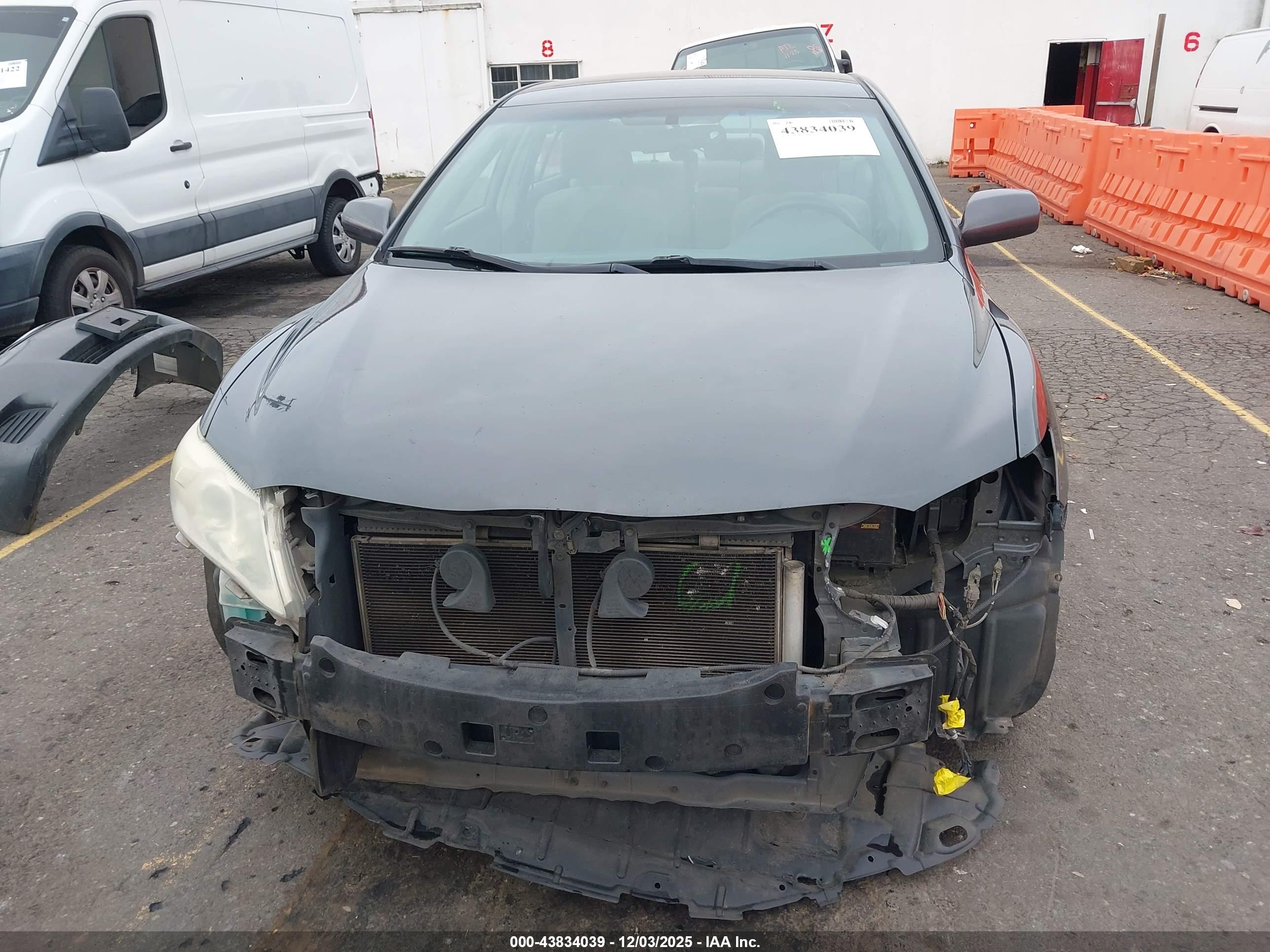 TOYOTA CAMRY image 6