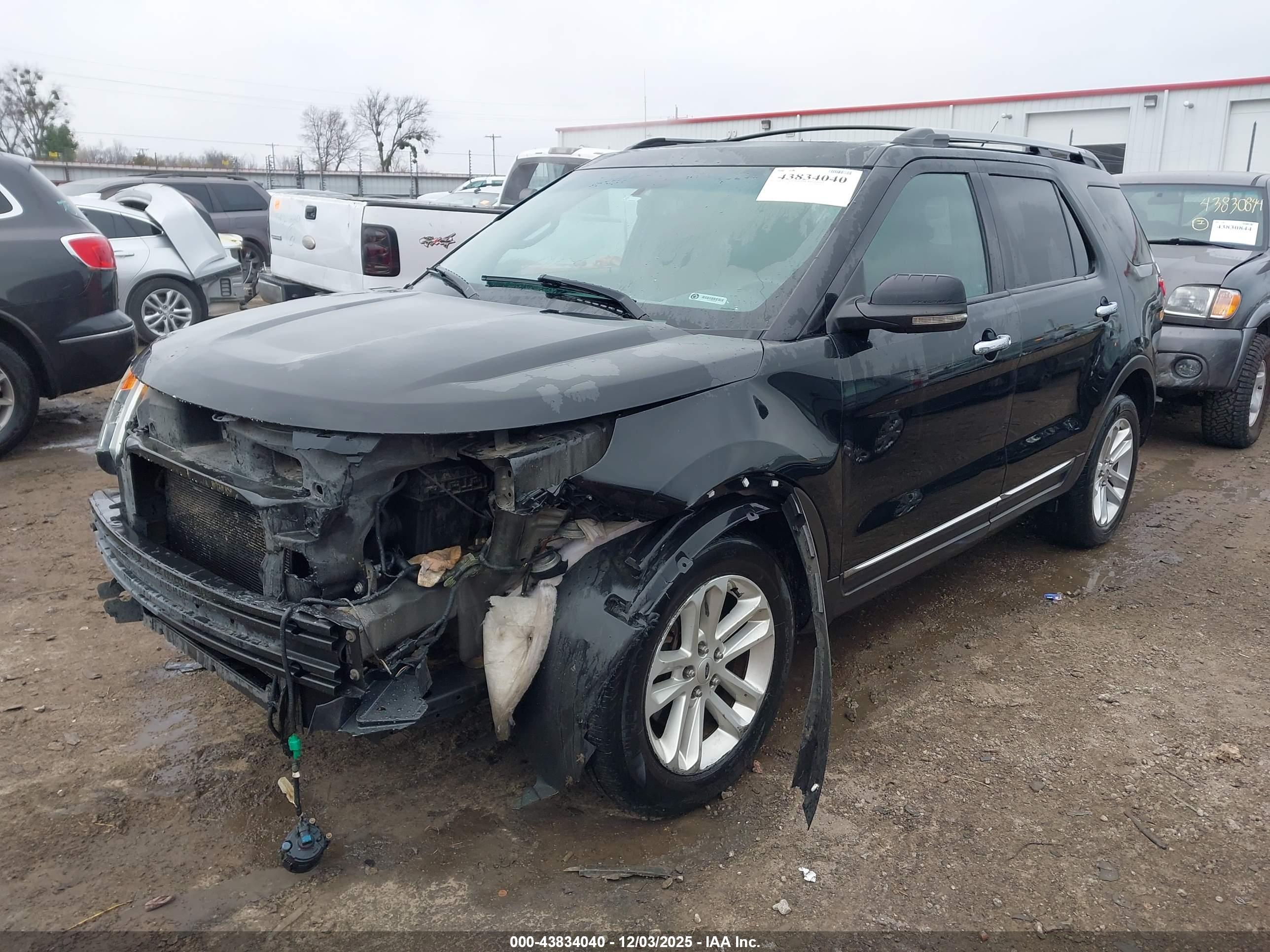FORD EXPLORER image 2