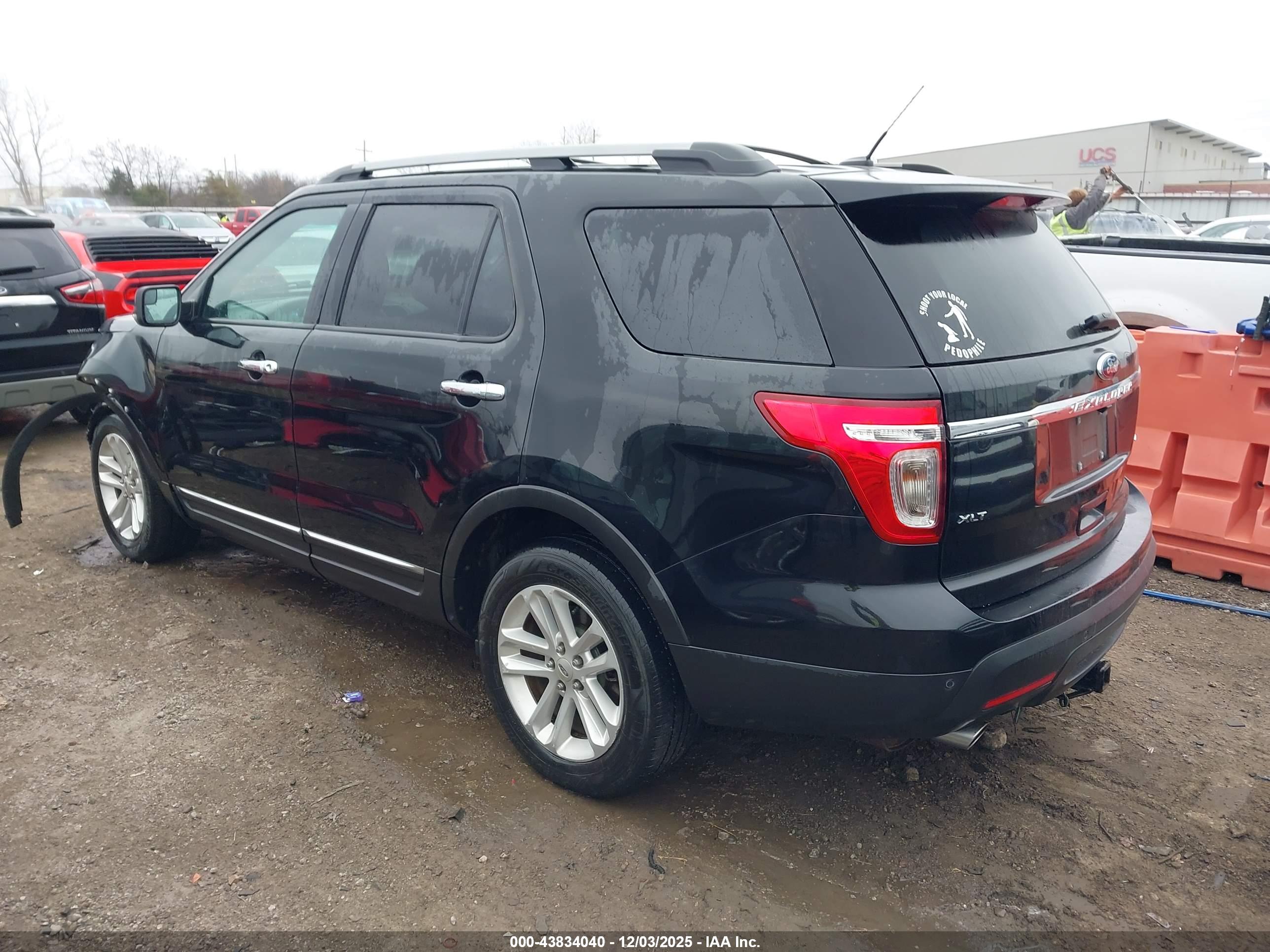 FORD EXPLORER image 3