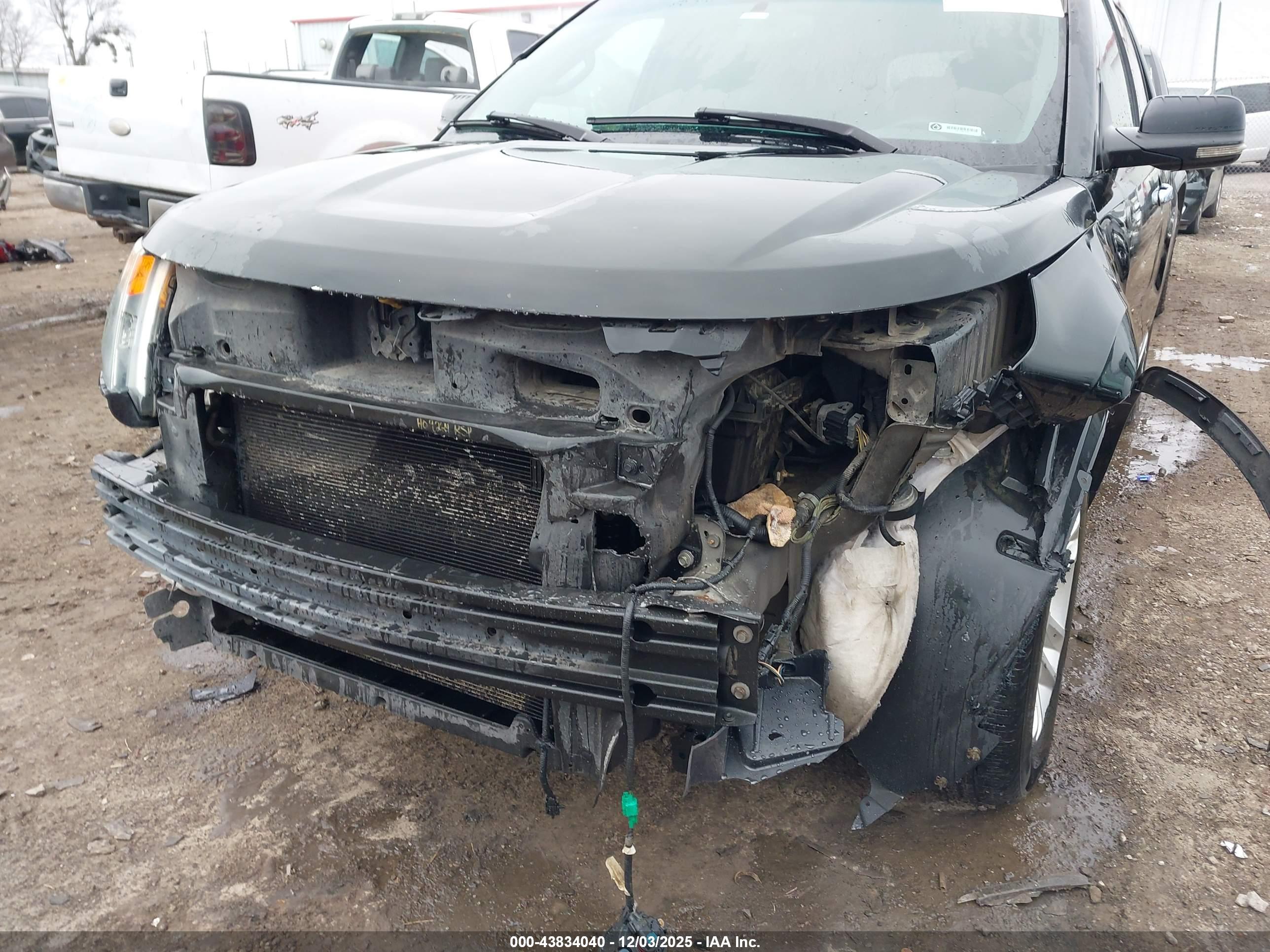 FORD EXPLORER image 6