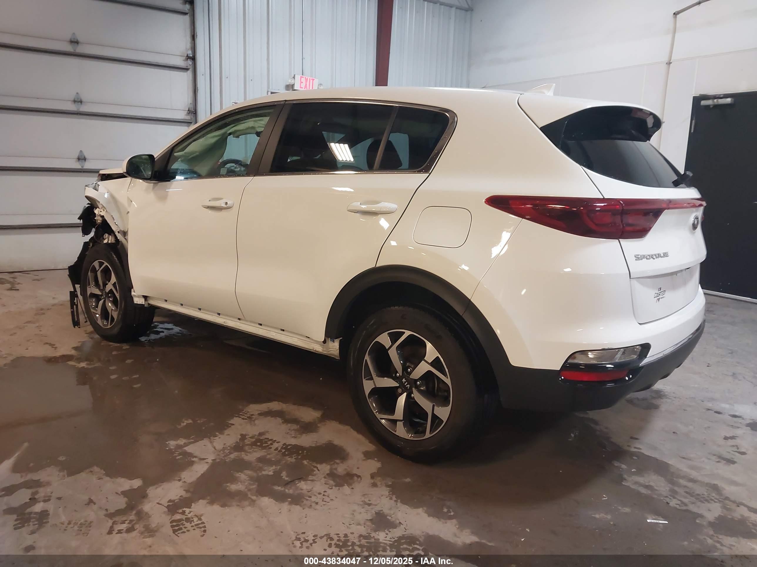 KIA SPORTAGE image 3