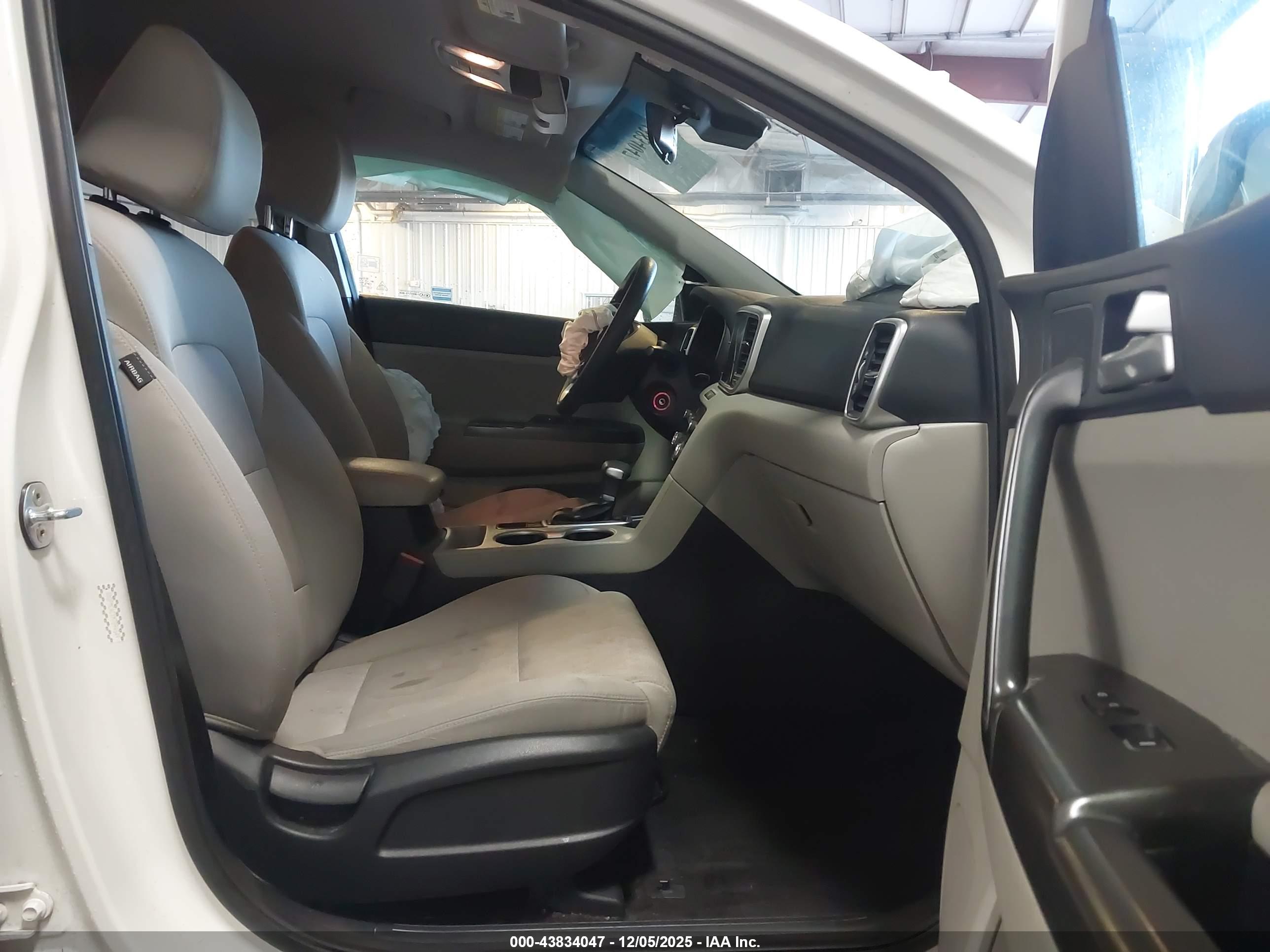 KIA SPORTAGE image 5