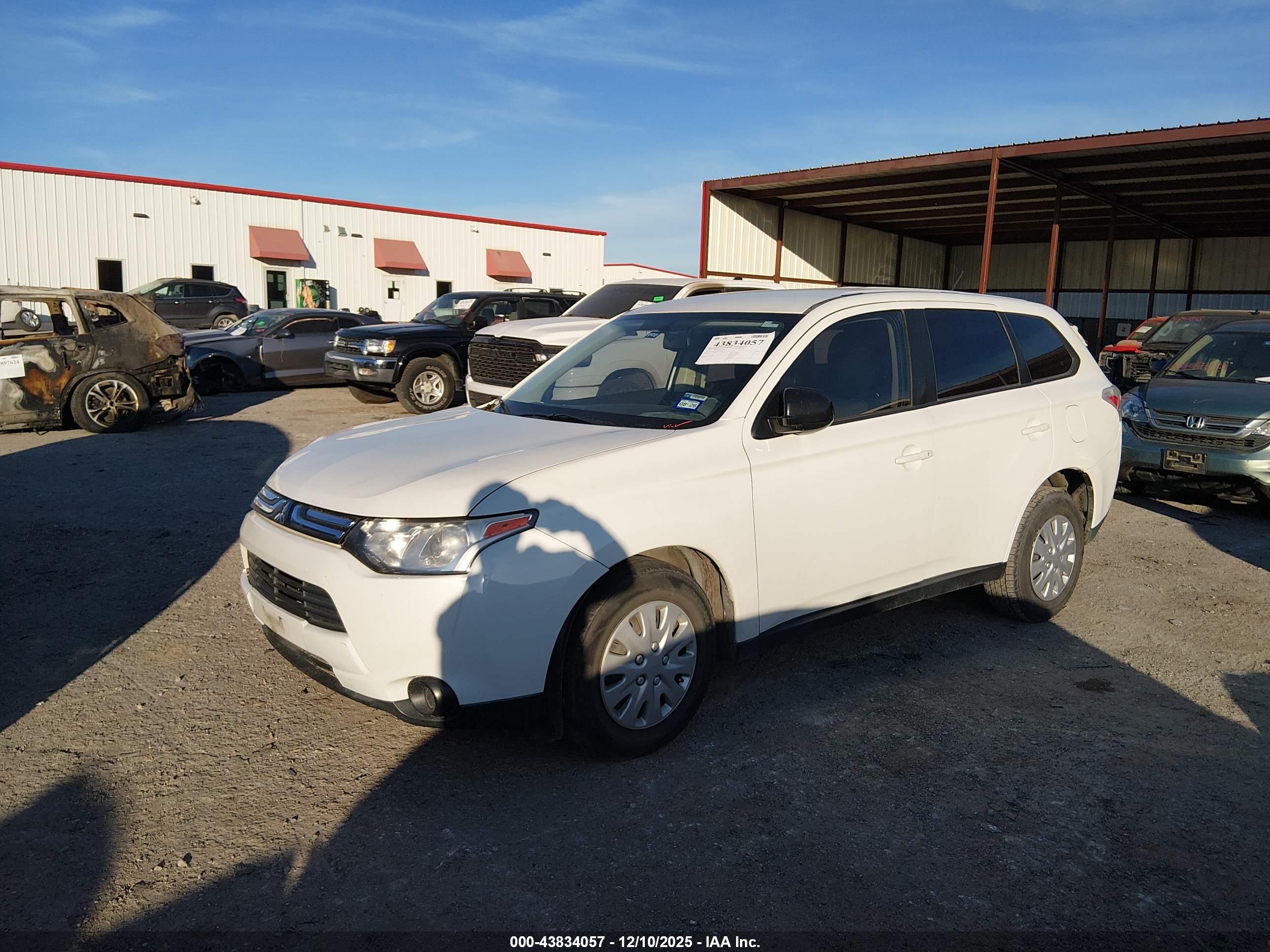 MITSUBISHI OUTLANDER image 2