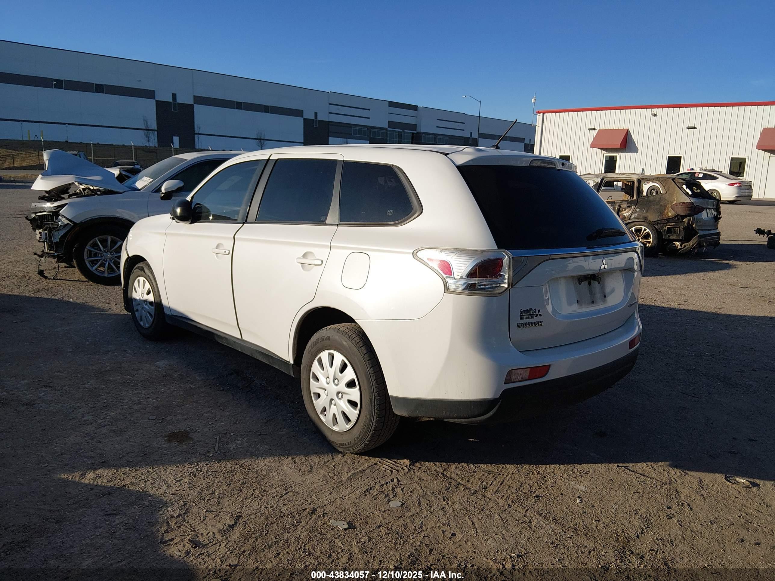 MITSUBISHI OUTLANDER image 3