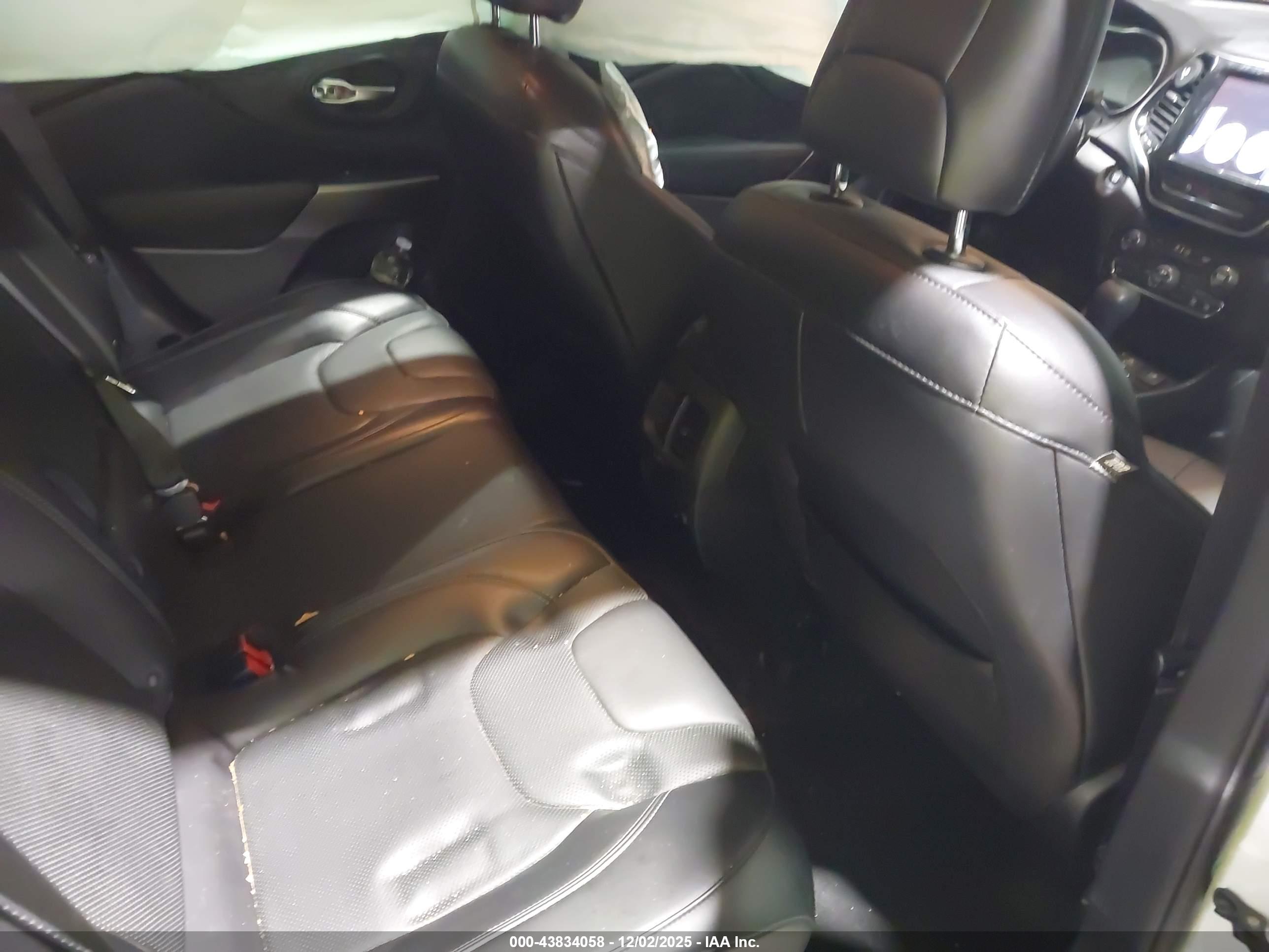 JEEP CHEROKEE image 8