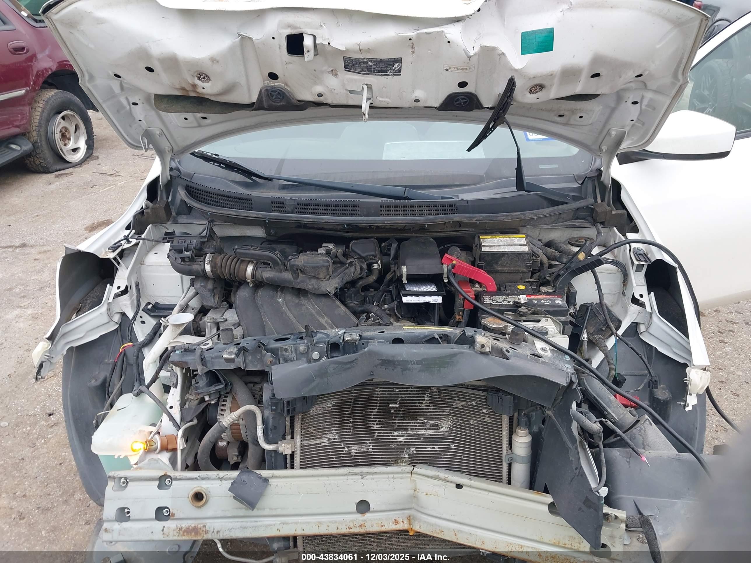 NISSAN VERSA image 10