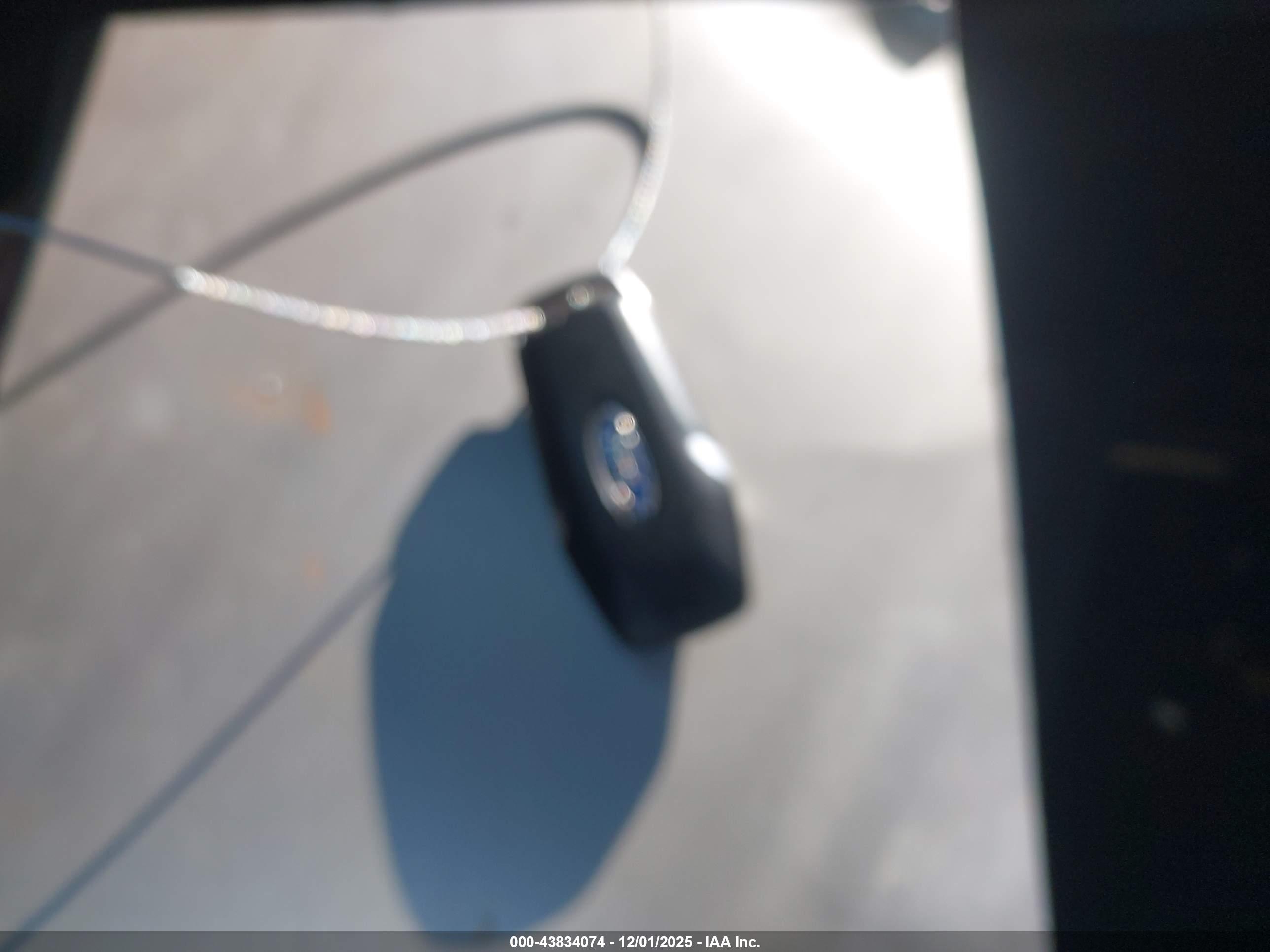 FORD FUSION image 11