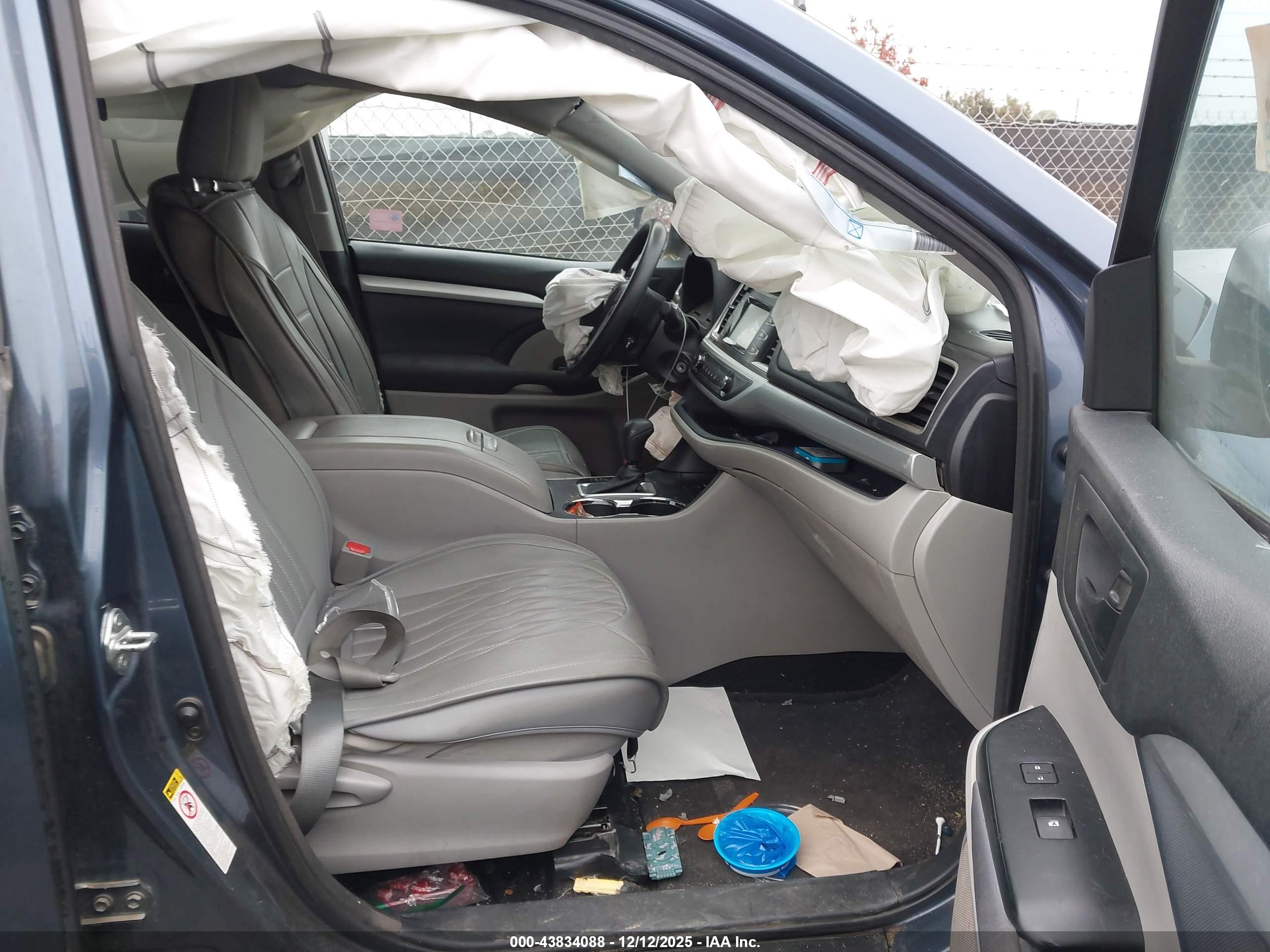 TOYOTA HIGHLANDER image 5