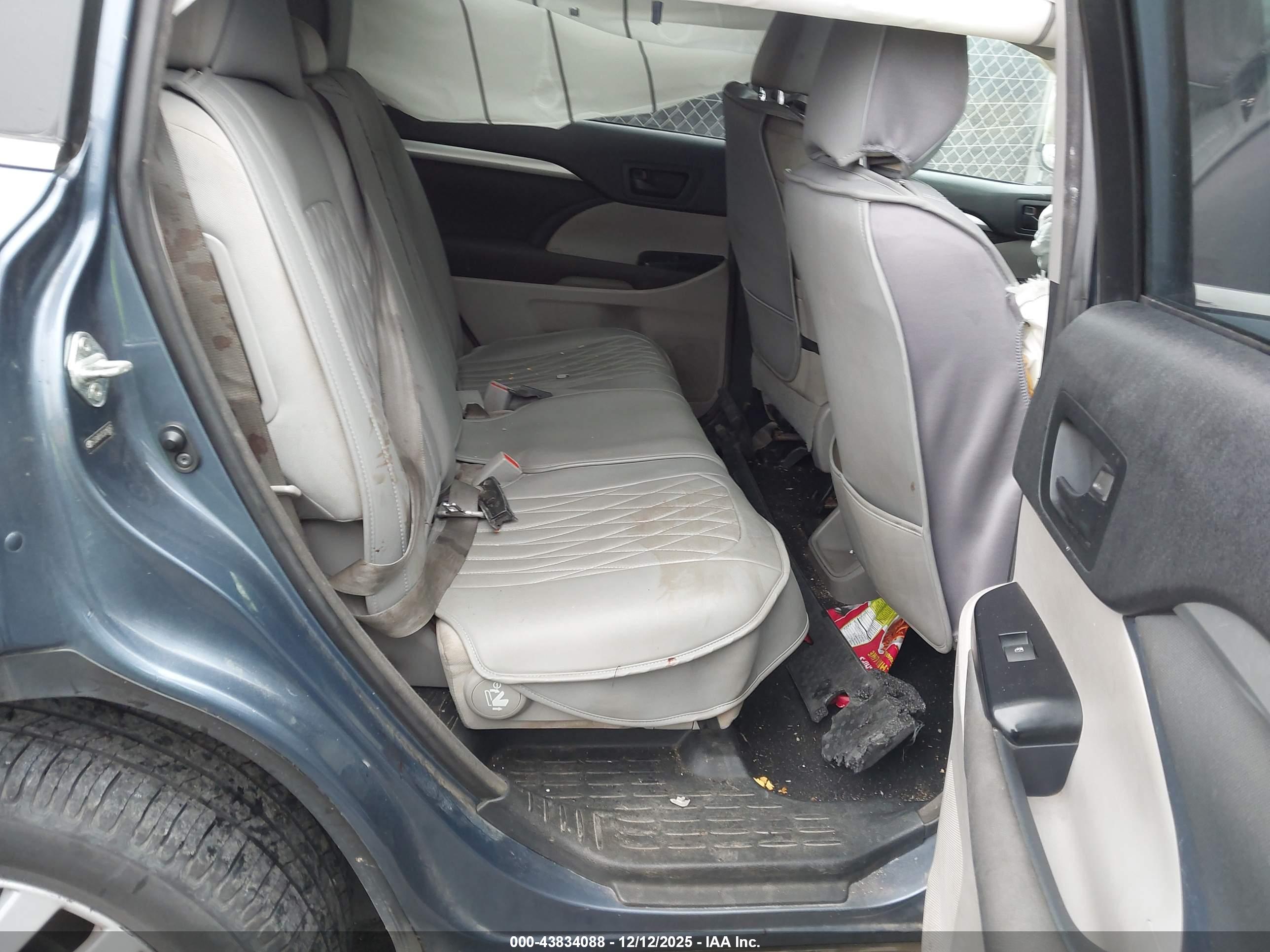 TOYOTA HIGHLANDER image 8