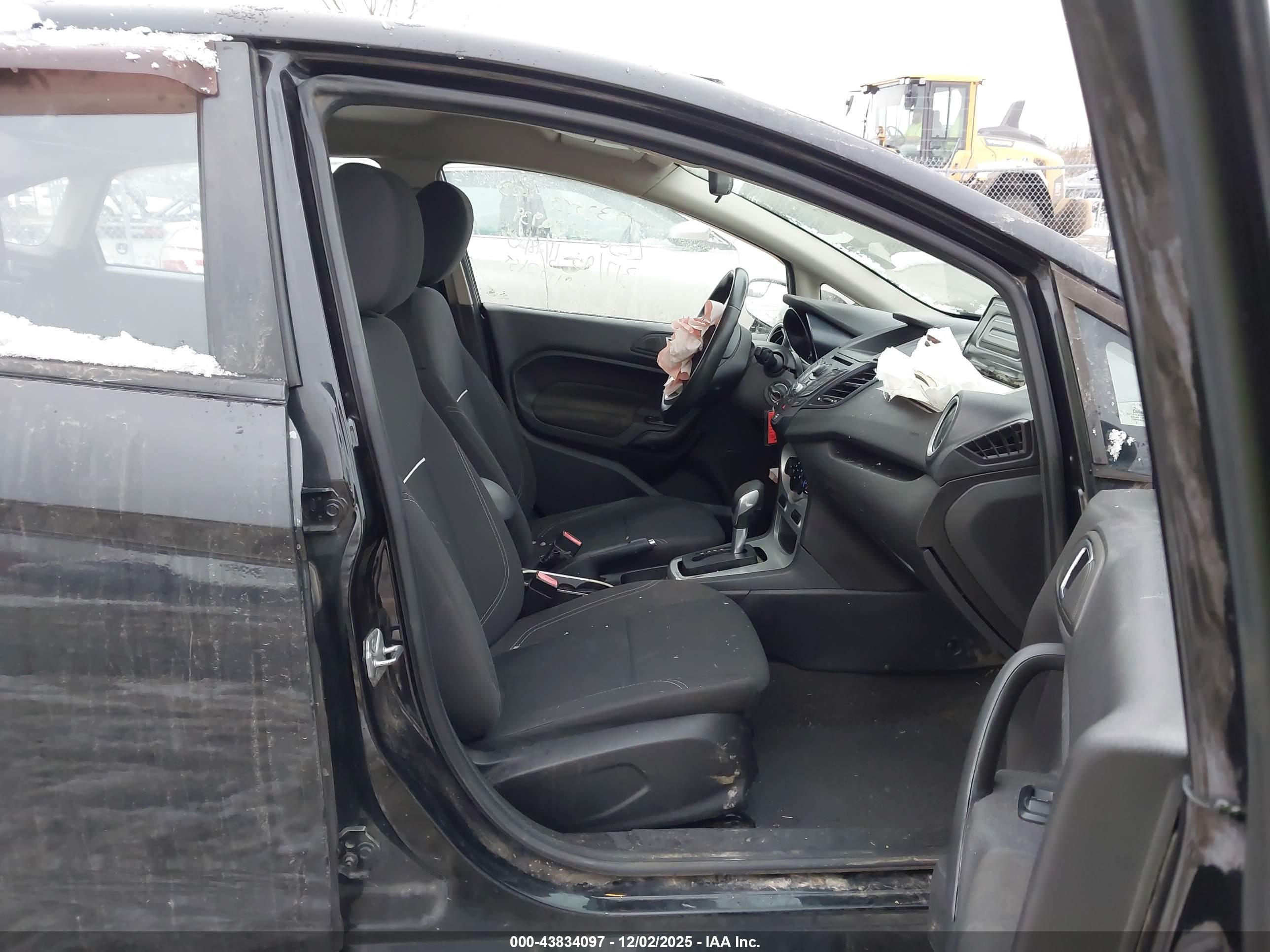 FORD FIESTA image 5
