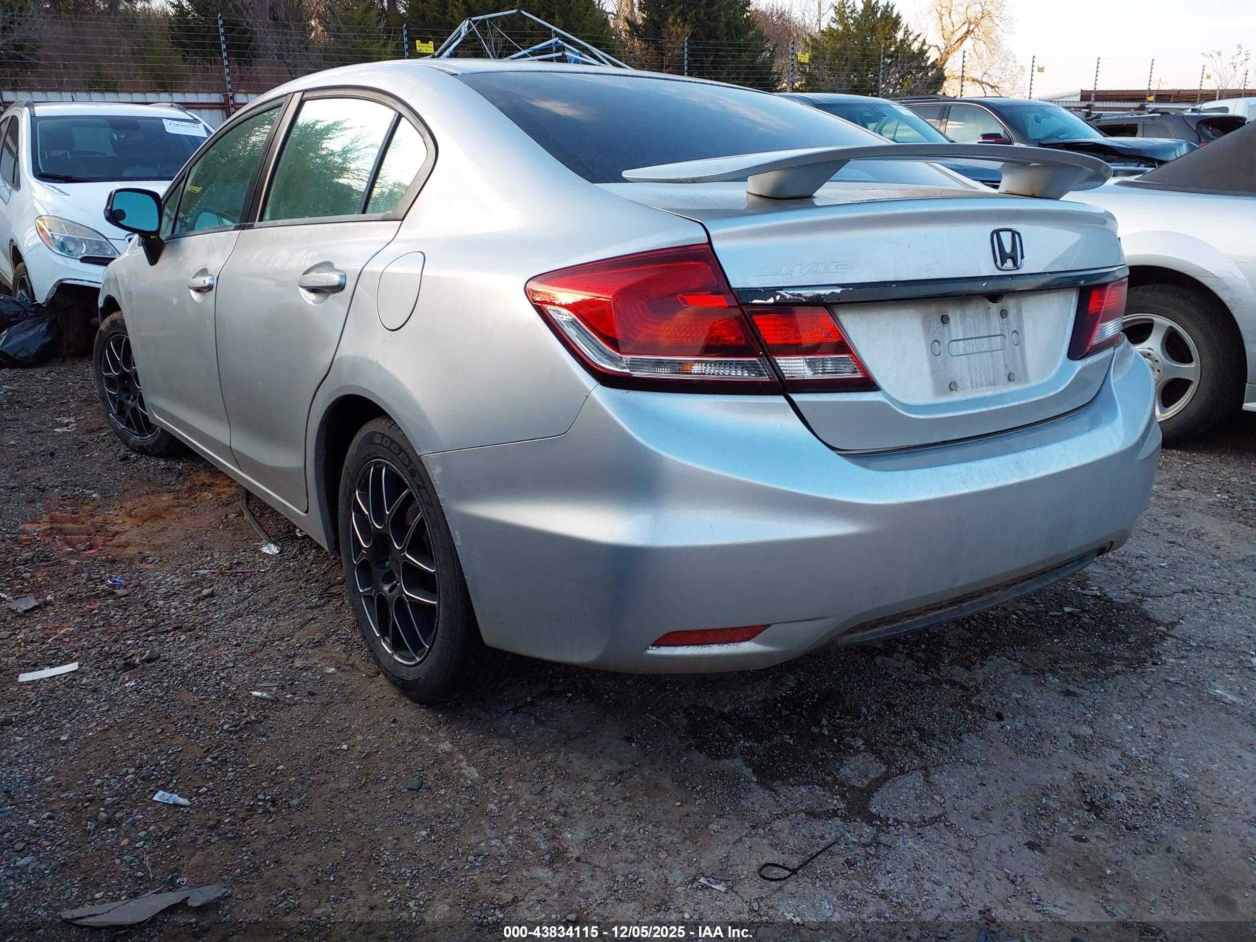 HONDA CIVIC image 3