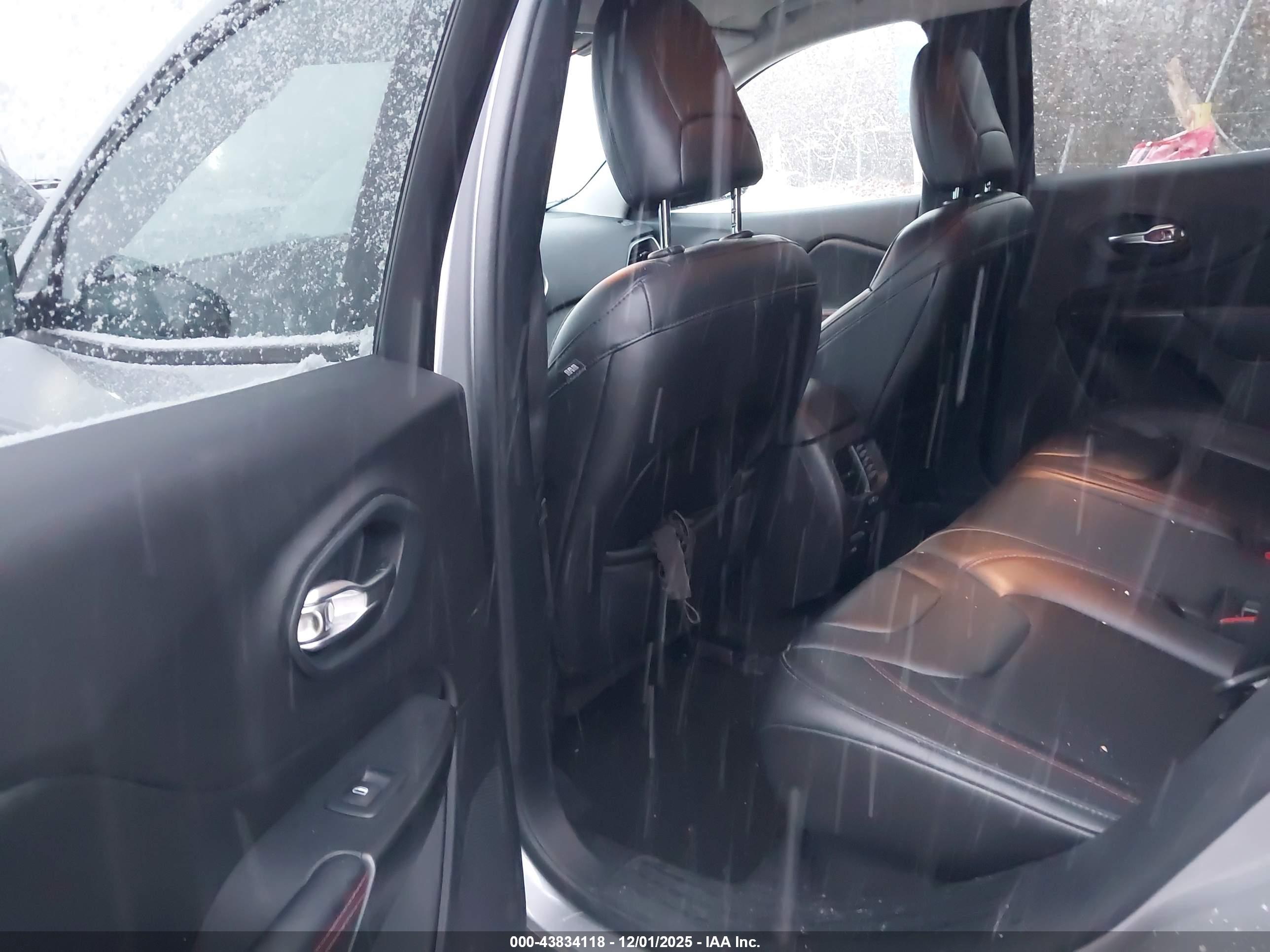JEEP CHEROKEE image 8