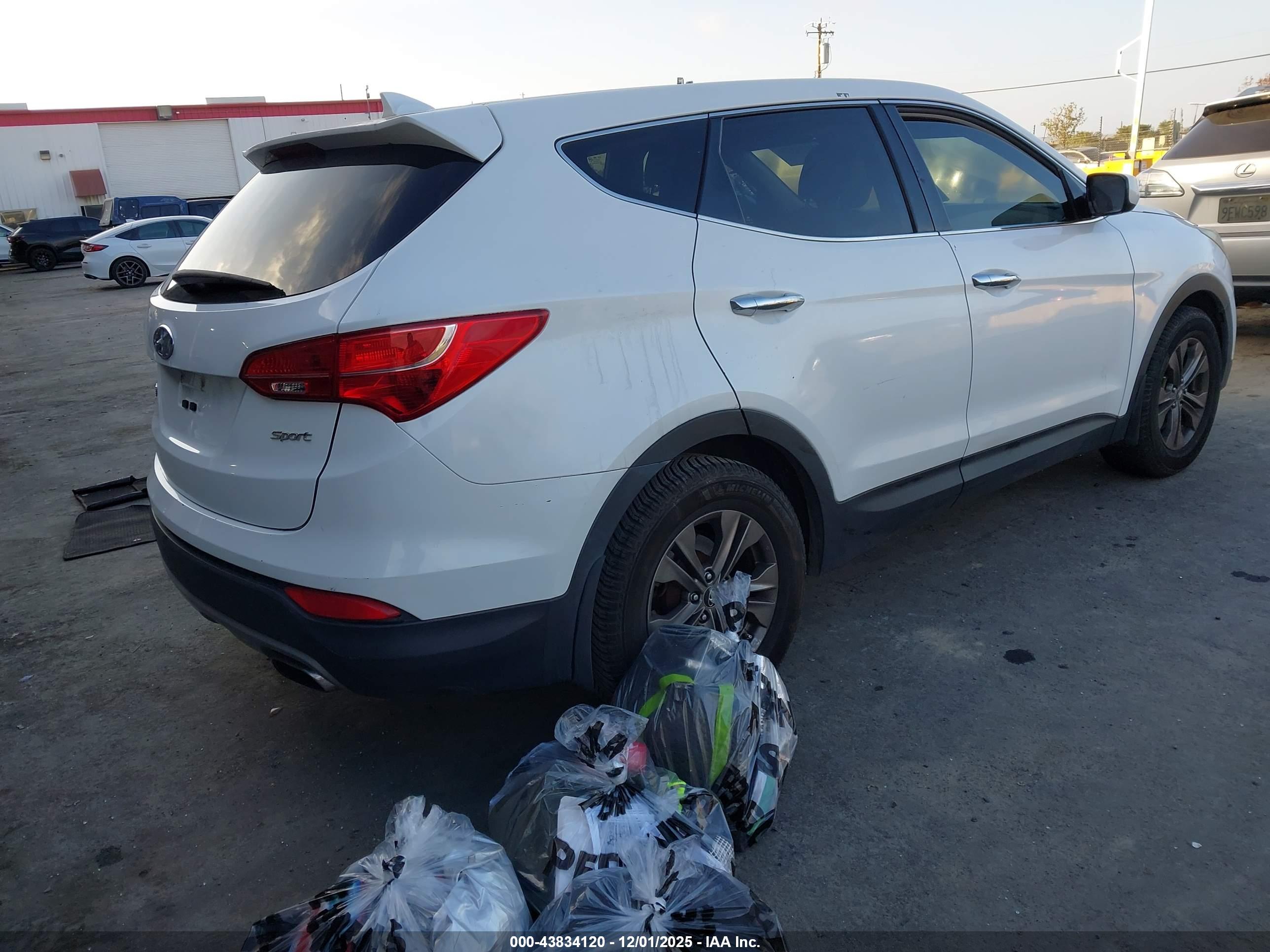 HYUNDAI SANTA image 4