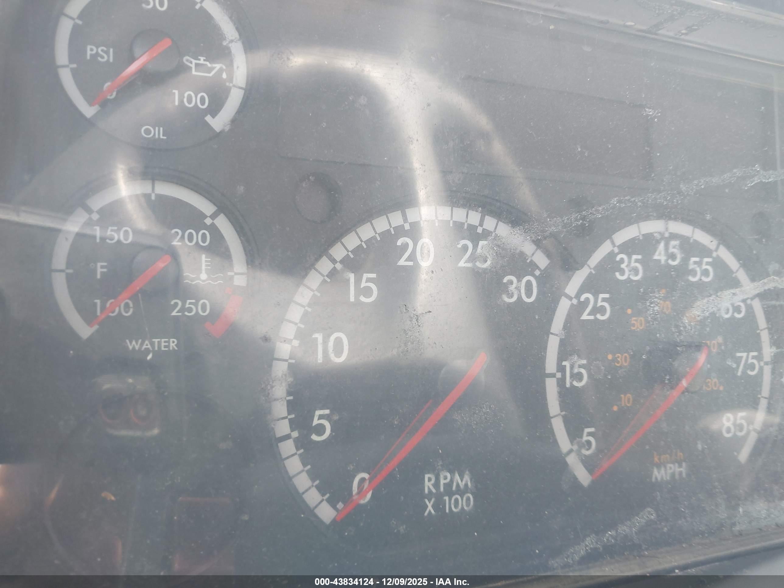 FREIGHTLINER M2 image 6