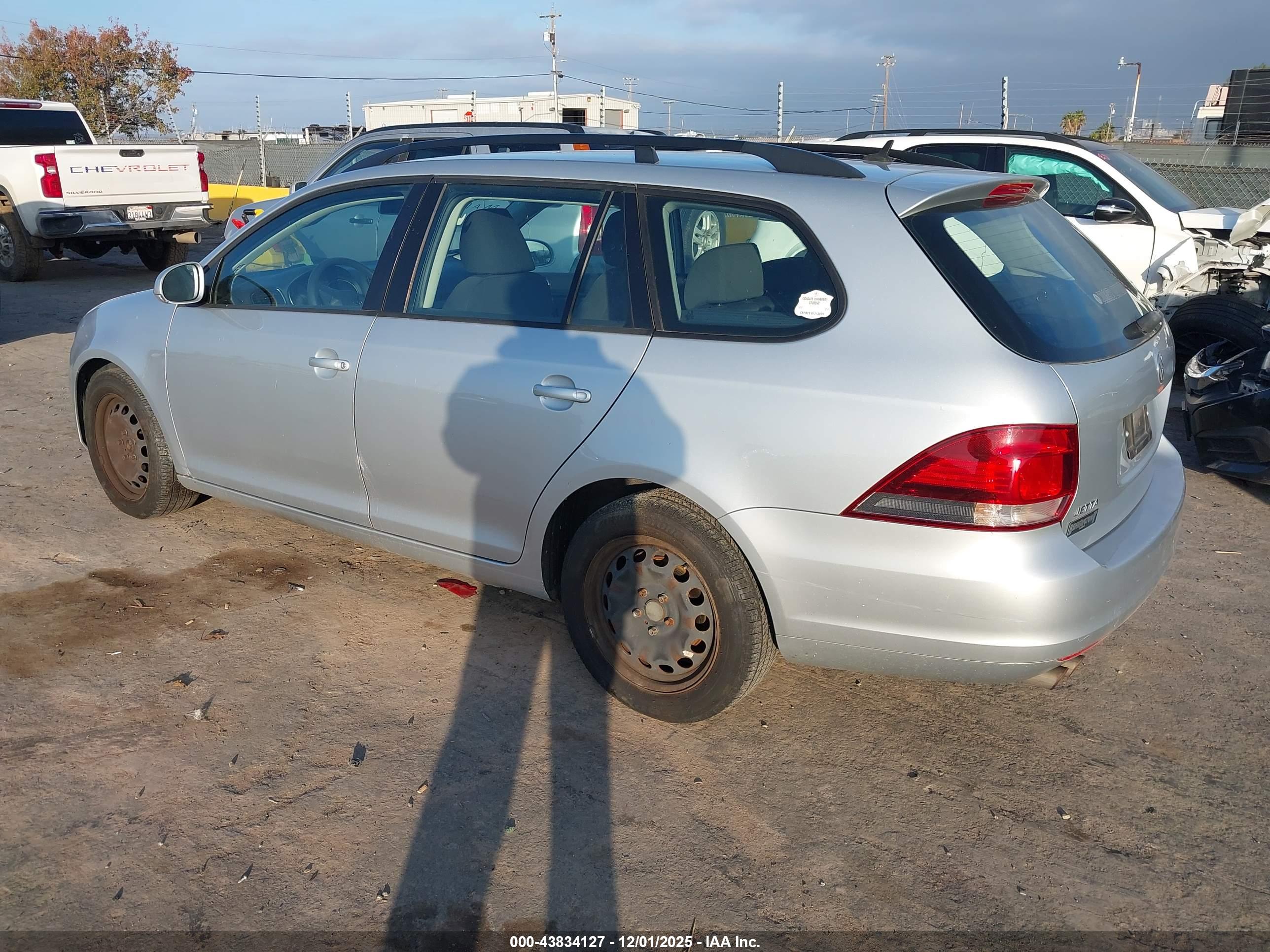 VOLKSWAGEN JETTA image 3