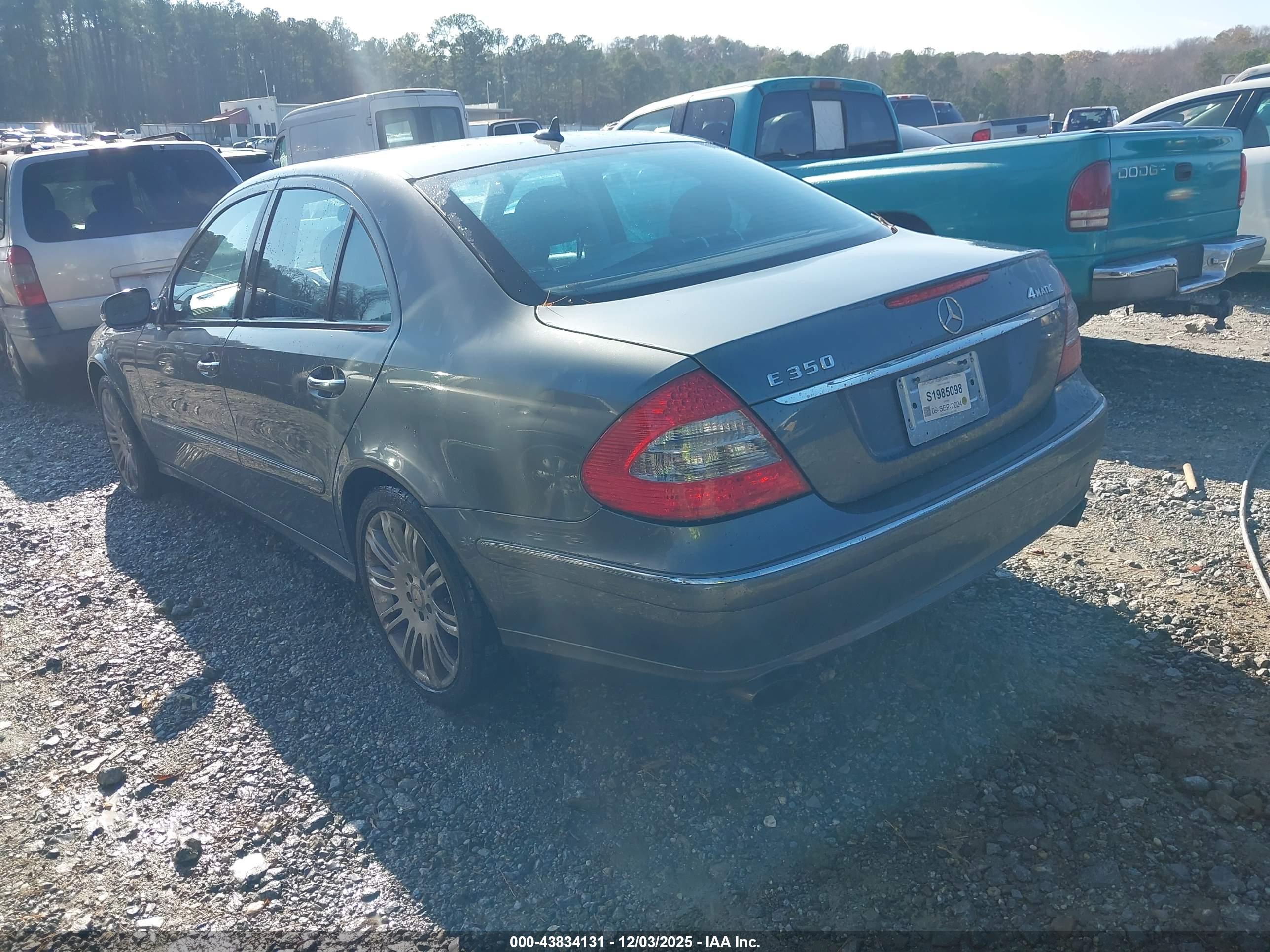 MERCEDES-BENZ E image 3