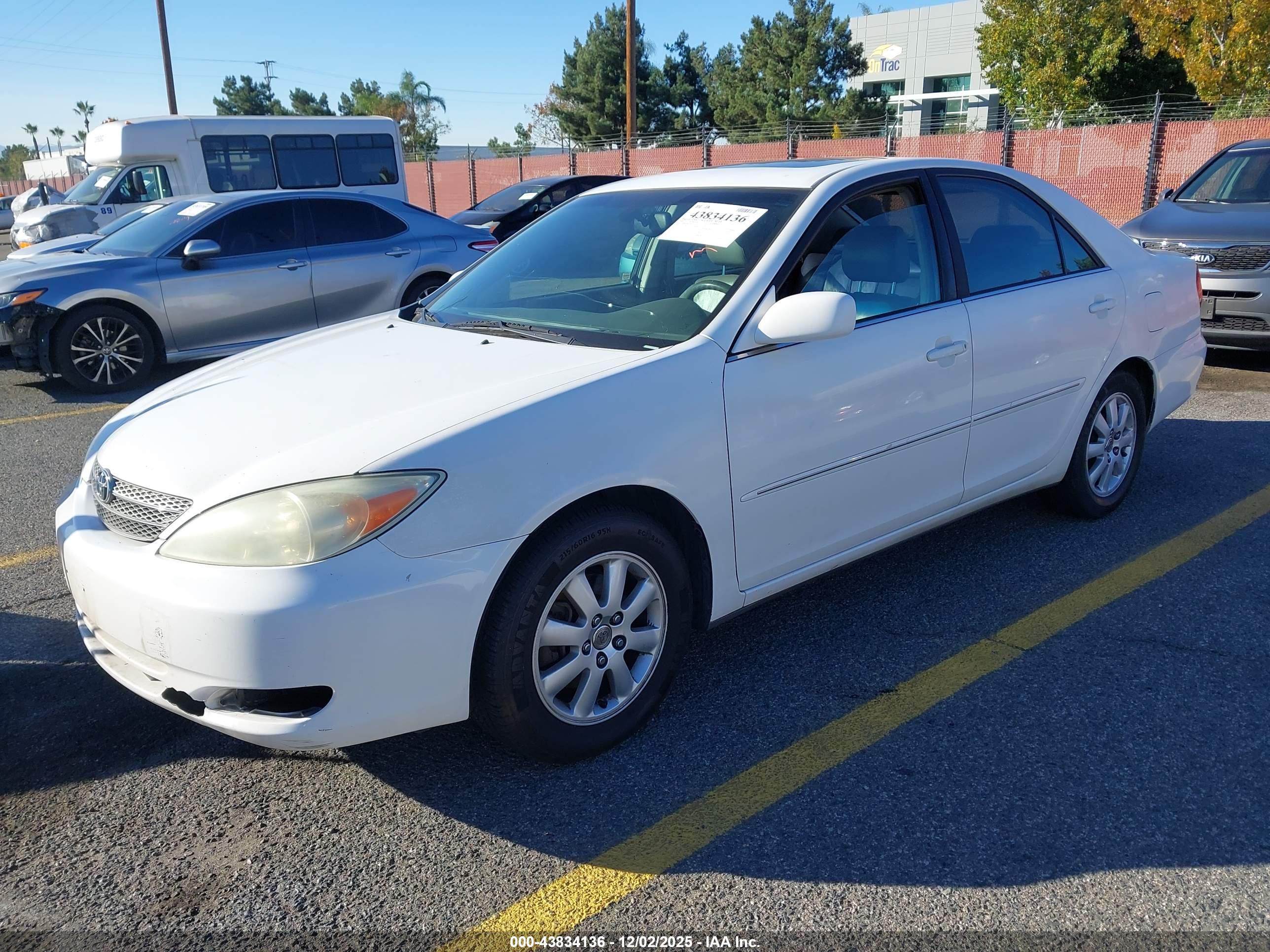 TOYOTA CAMRY image 2