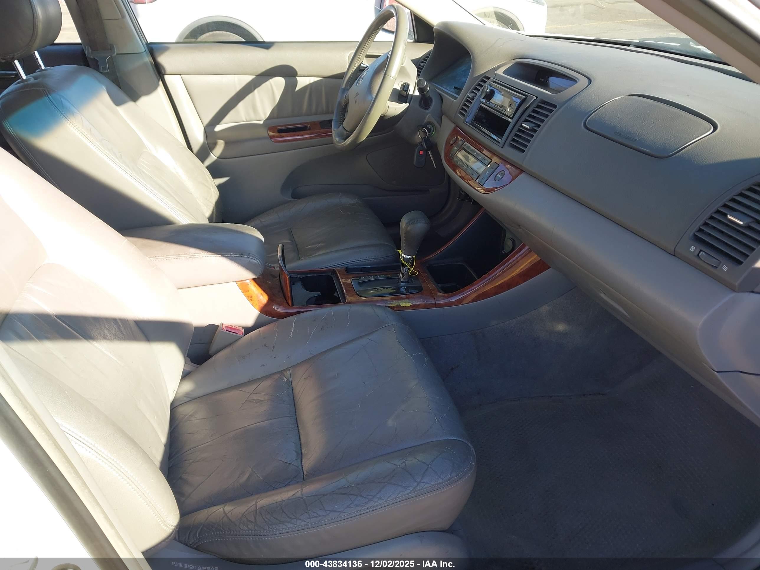 TOYOTA CAMRY image 5