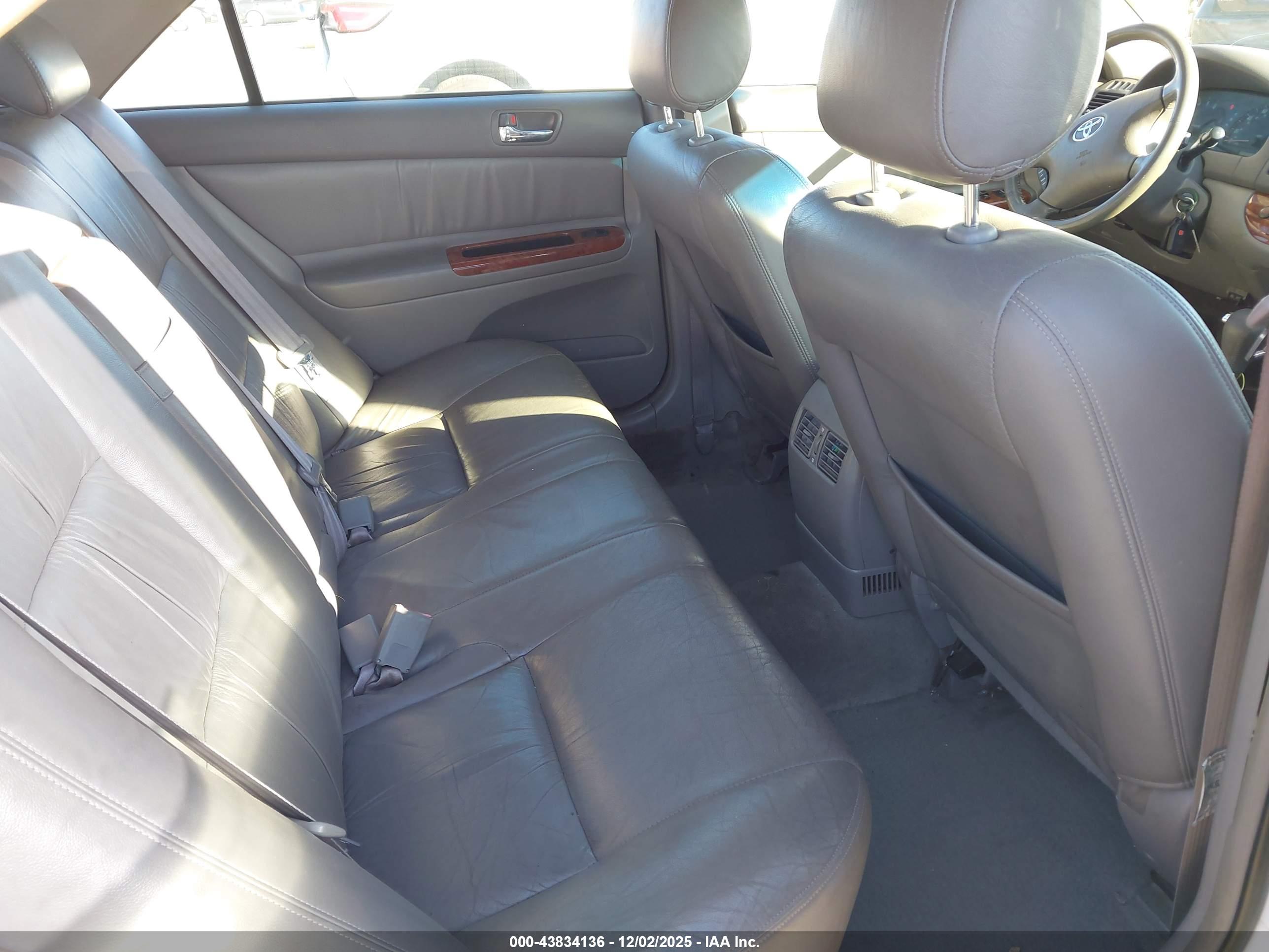 TOYOTA CAMRY image 8