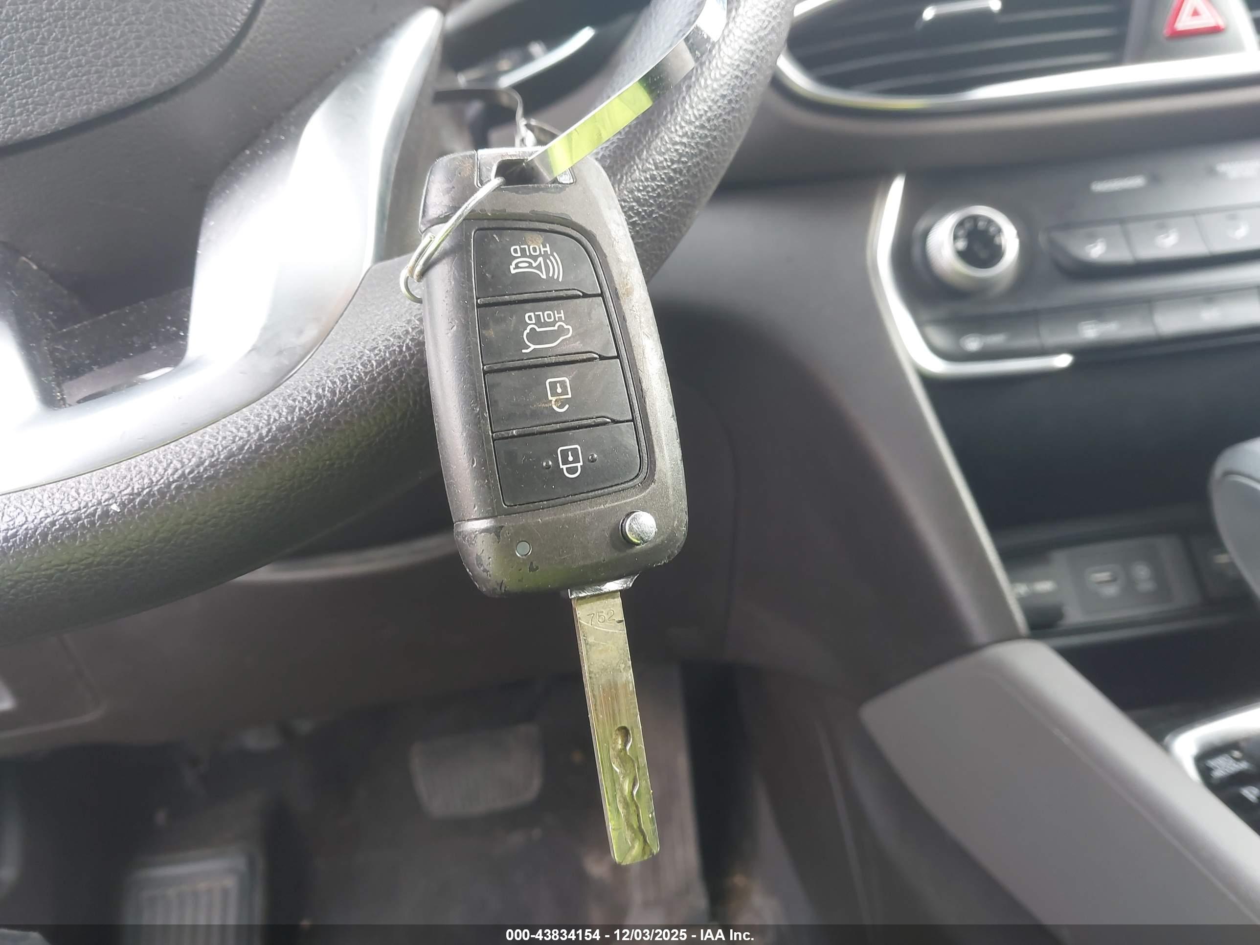 HYUNDAI SANTA image 11
